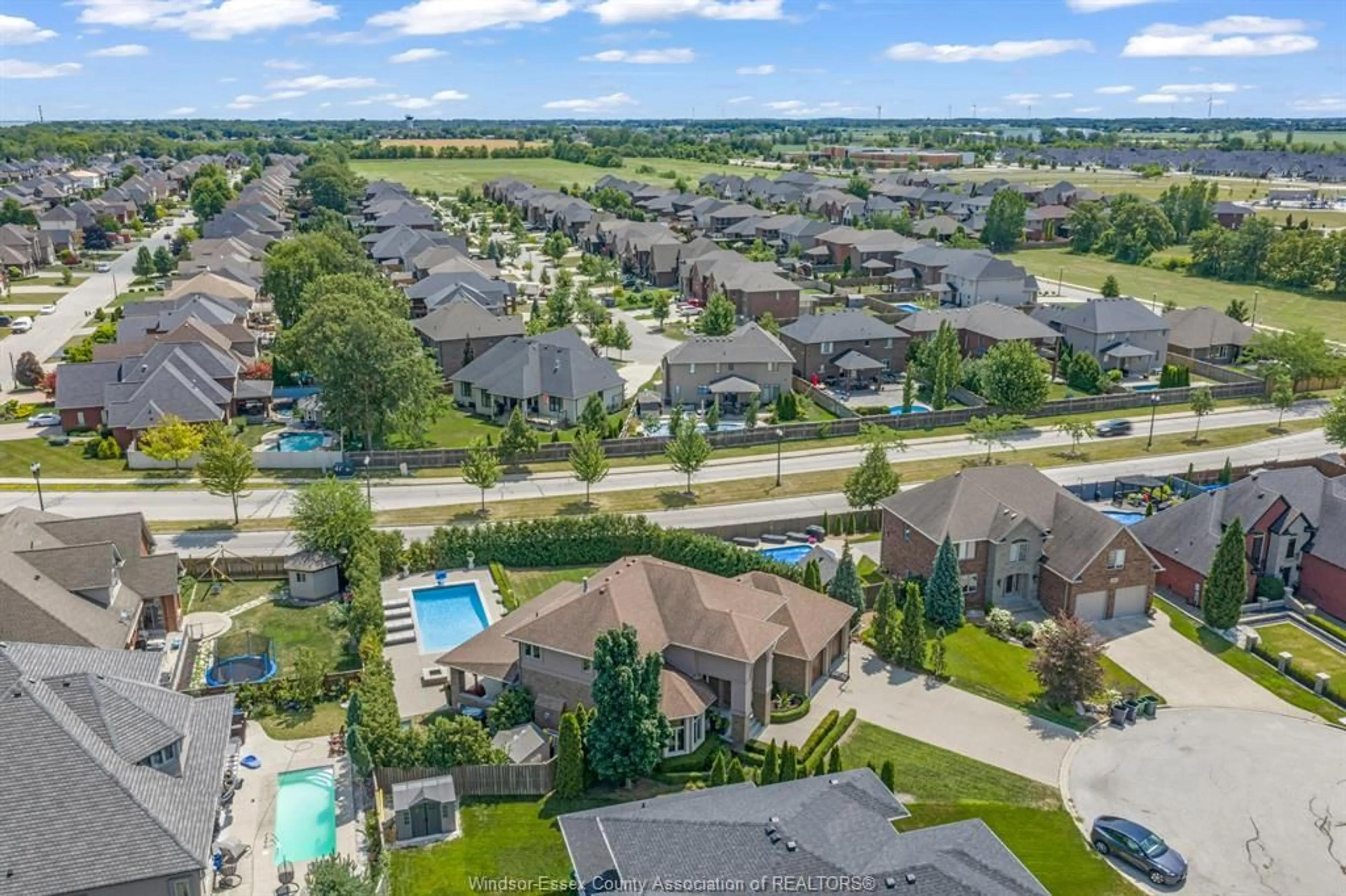 A pic from outside/outdoor area/front of a property/back of a property/a pic from drone, unknown for 1060 WOODLAND Cres, Lakeshore Ontario N0R 1A0