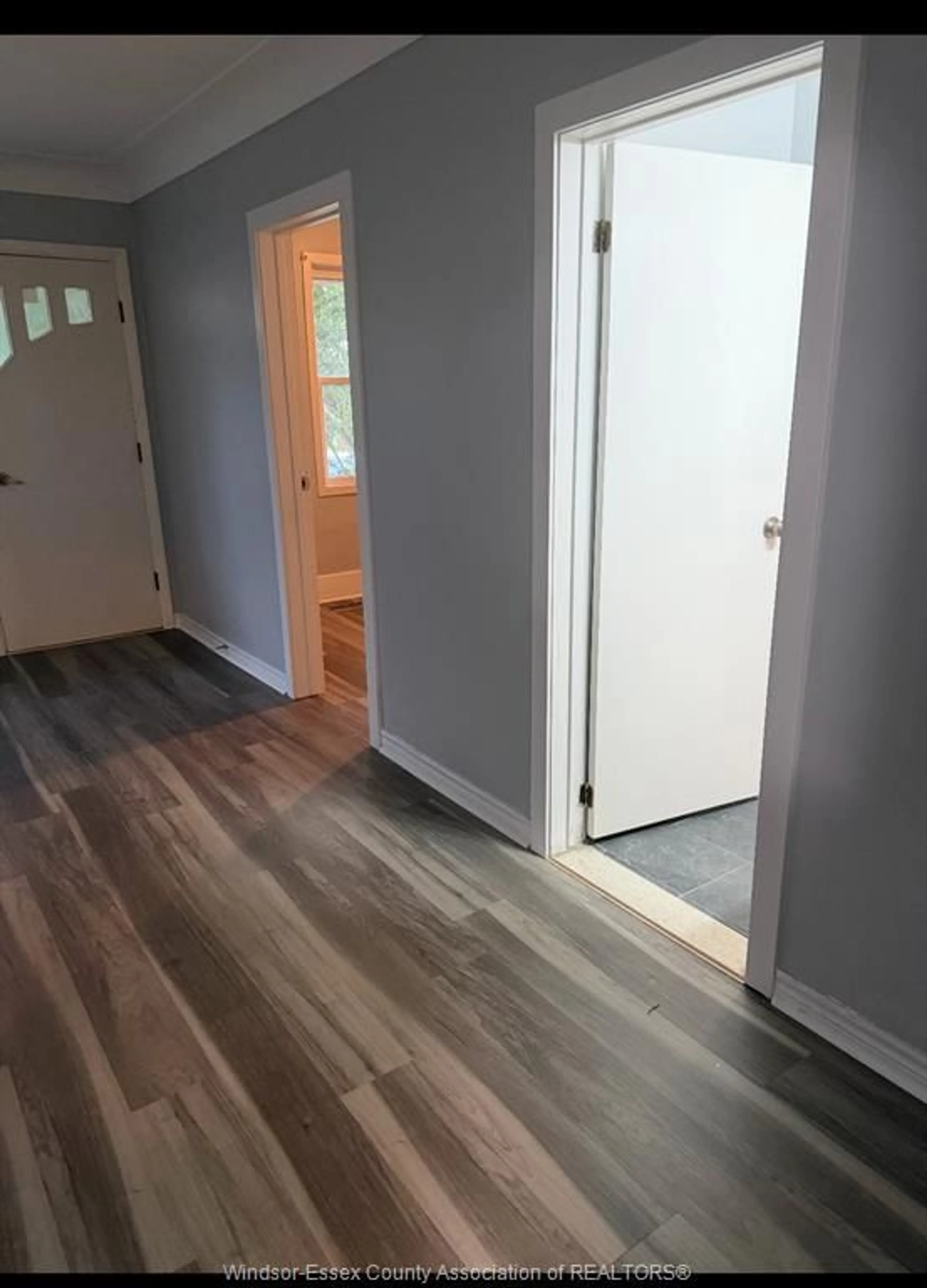 Indoor entryway for 1536 MARENTETTE Ave, Windsor Ontario N8X 4E3