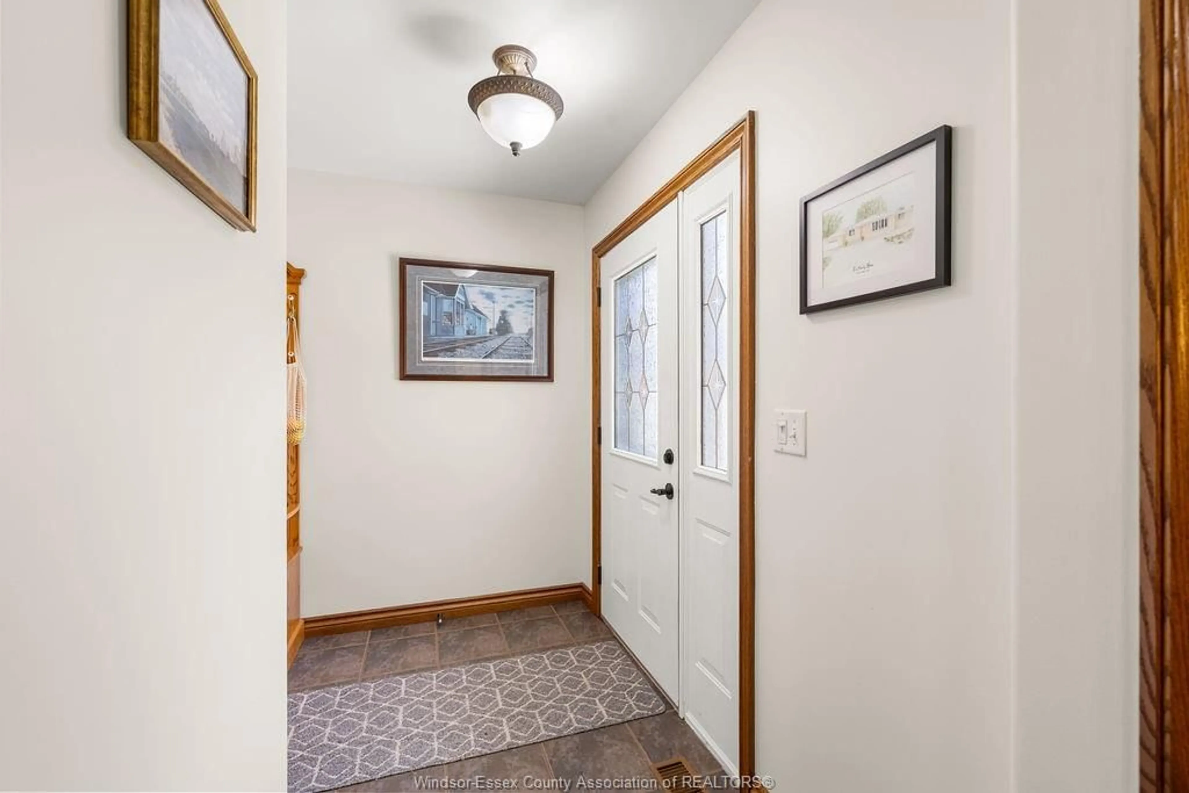 Indoor entryway for 407 LENORE ST, Belle River Ontario N8L 0P3