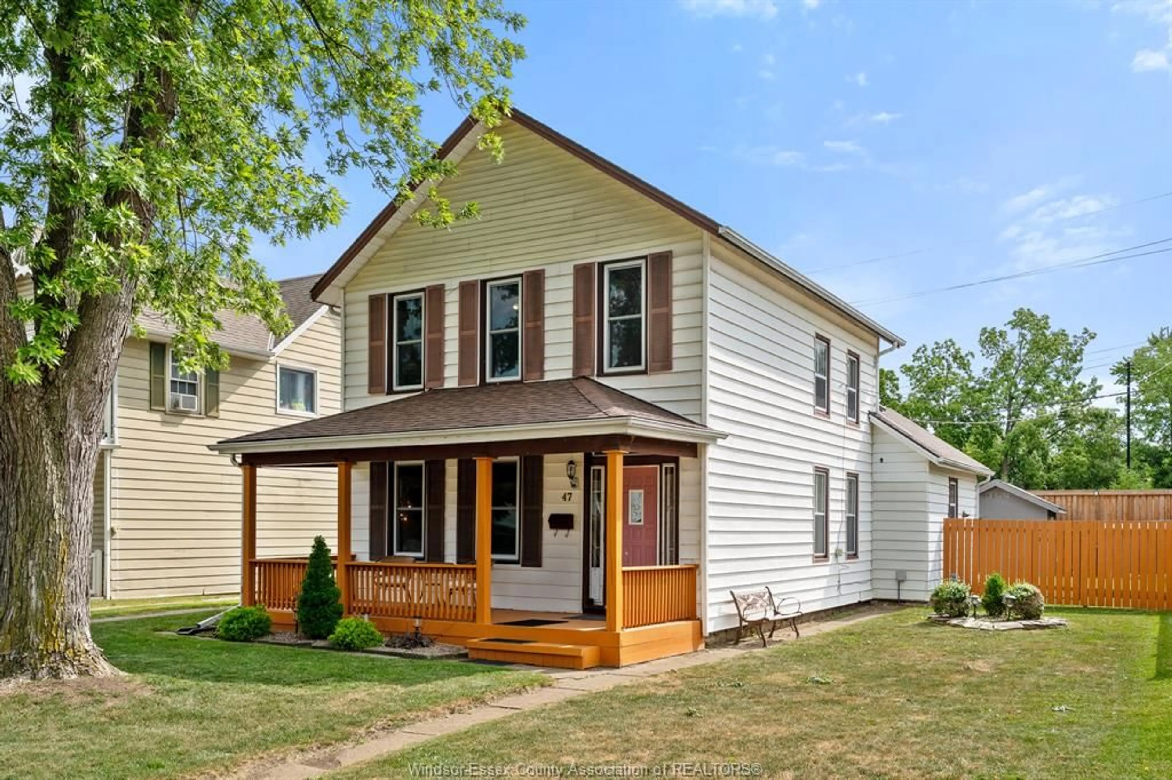 Home with vinyl exterior material, street for 47 Sandwich St, Amherstburg Ontario N9V 1Z5
