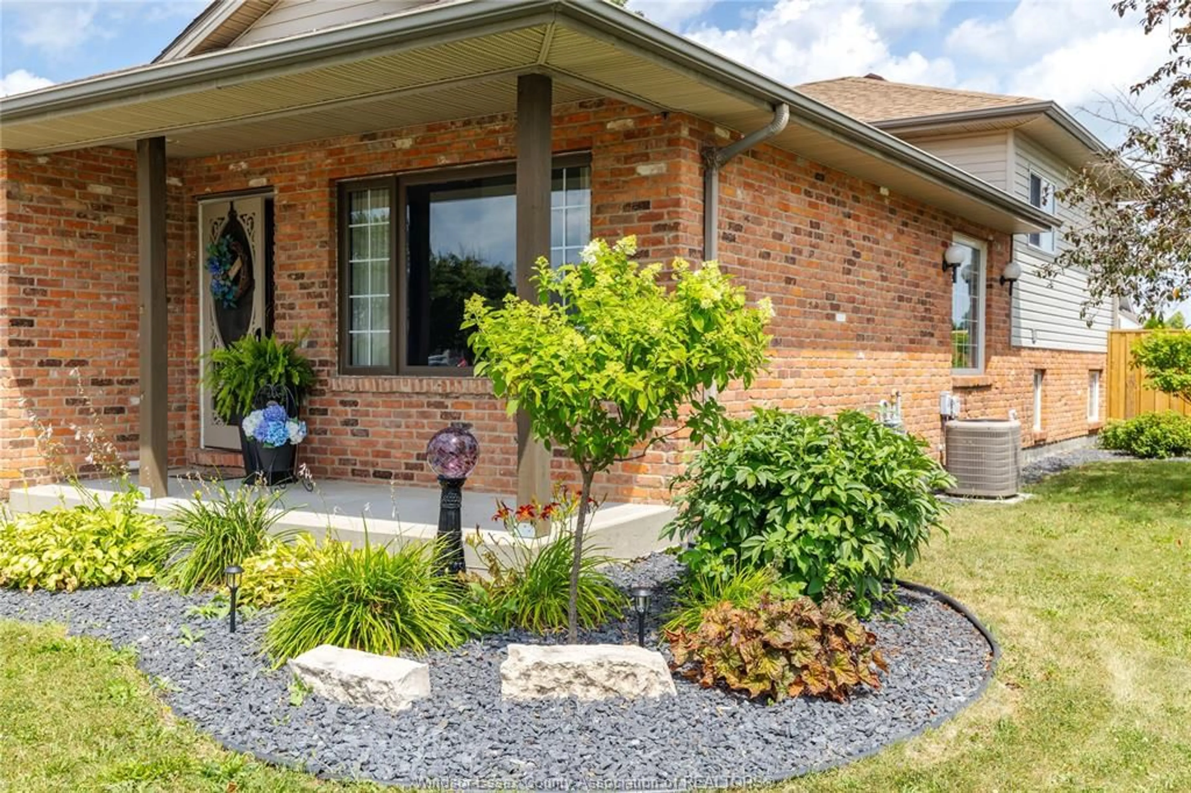 Home with brick exterior material, street for 682 RICHMOND, Amherstburg Ontario N9V 3Z6