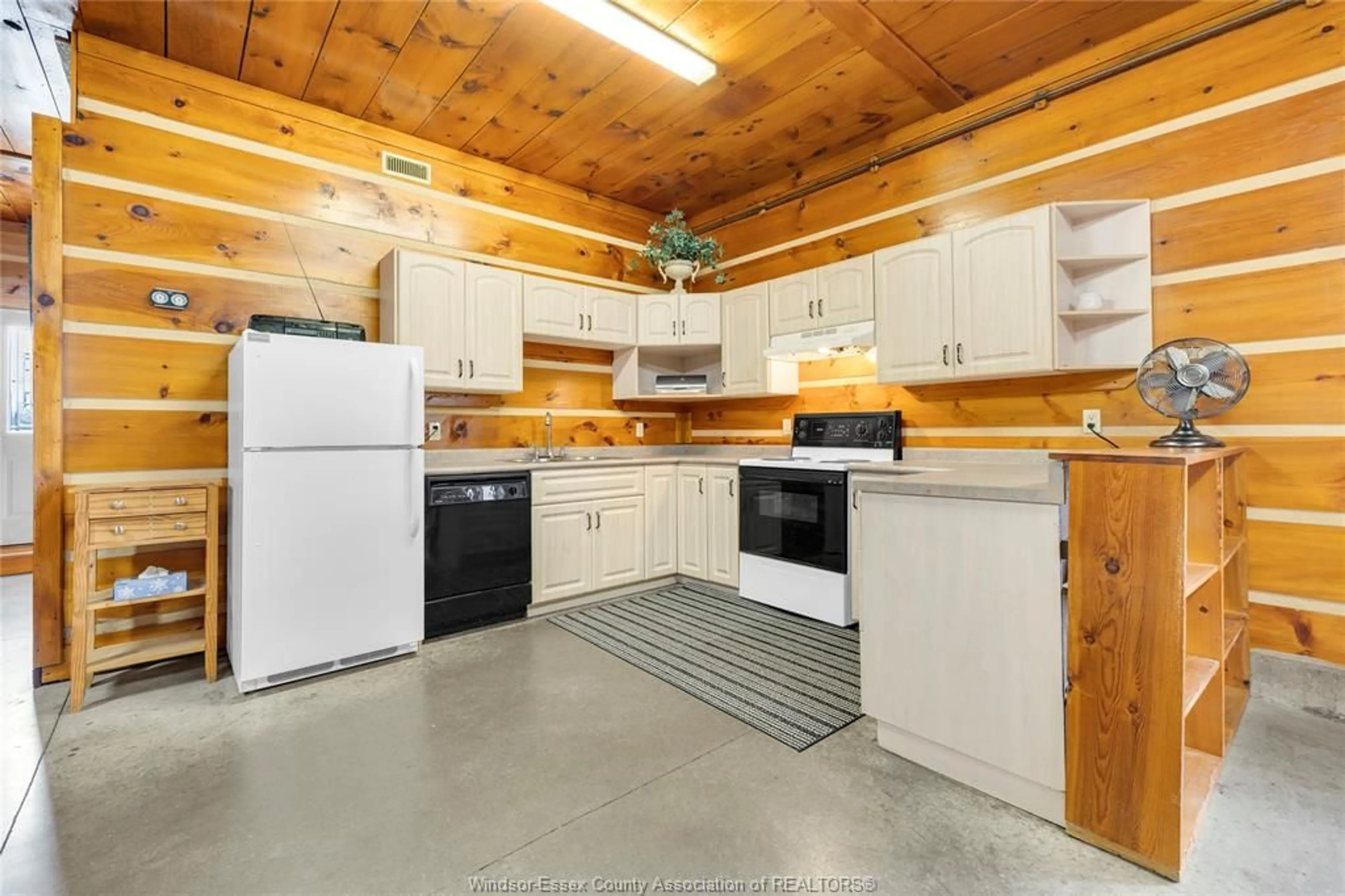 Standard kitchen, unknown for 9912 TECUMSEH, Lakeshore Ontario N0R 1N0