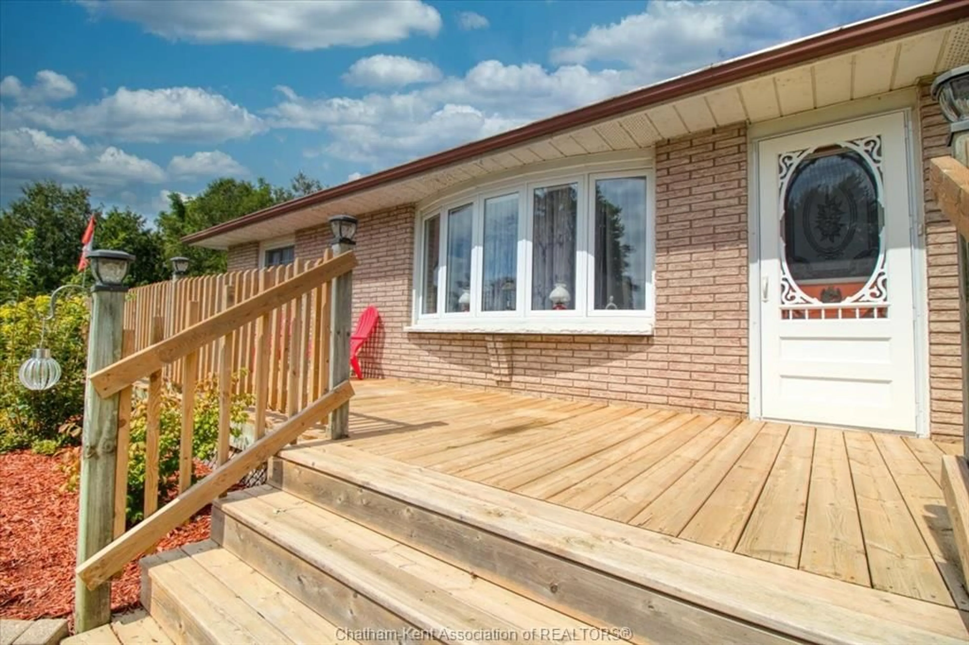 Home with vinyl exterior material, unknown for 12129 Baseline Rd, Thamesville Ontario N0P 2K0