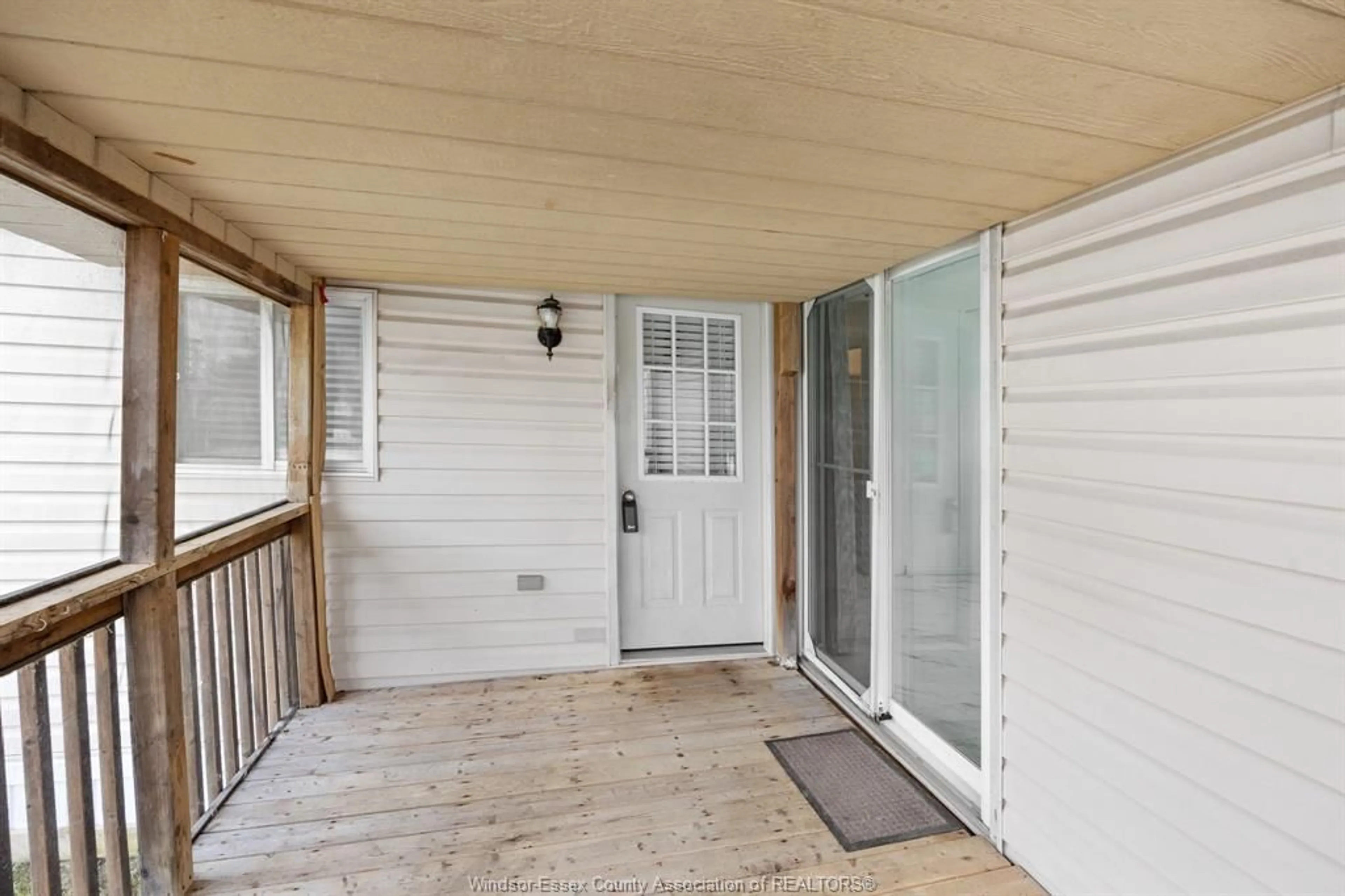 Unknown for 326 BEVERLY, Essex Ontario N8M 2C1
