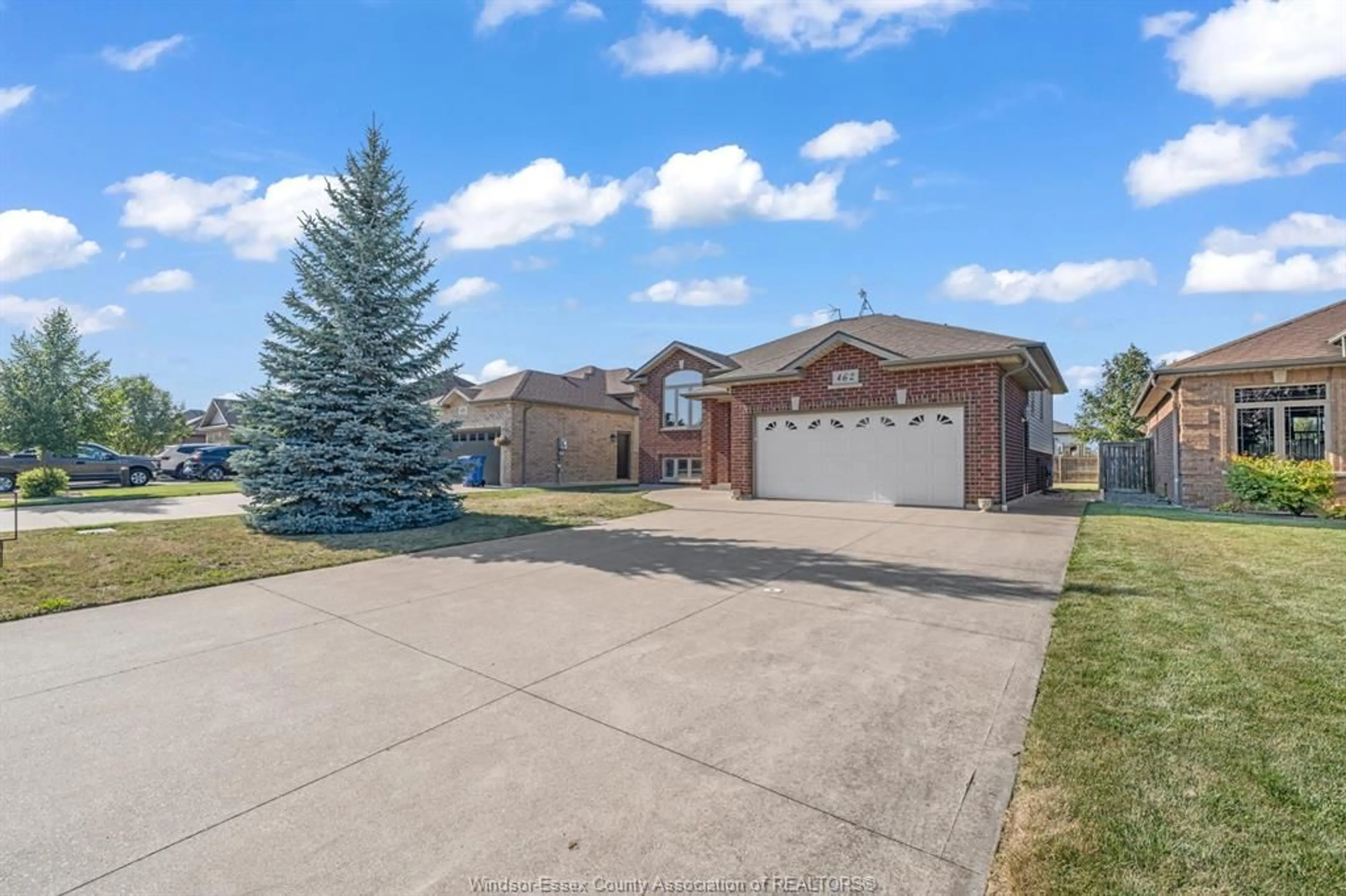 A pic from outside/outdoor area/front of a property/back of a property/a pic from drone, unknown for 462 WELSH, Amherstburg Ontario N9V 0B9