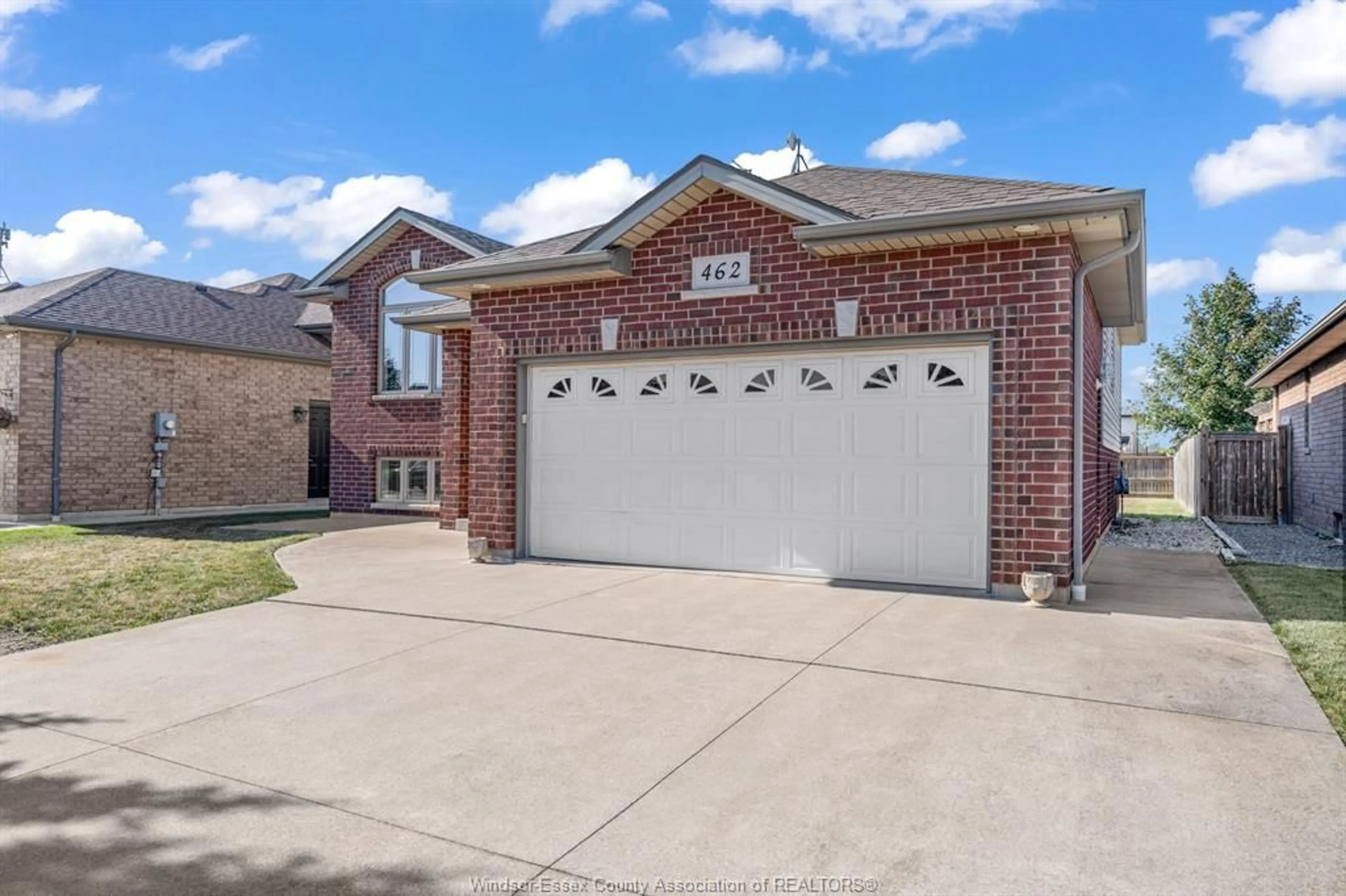 Home with brick exterior material, street for 462 WELSH, Amherstburg Ontario N9V 0B9