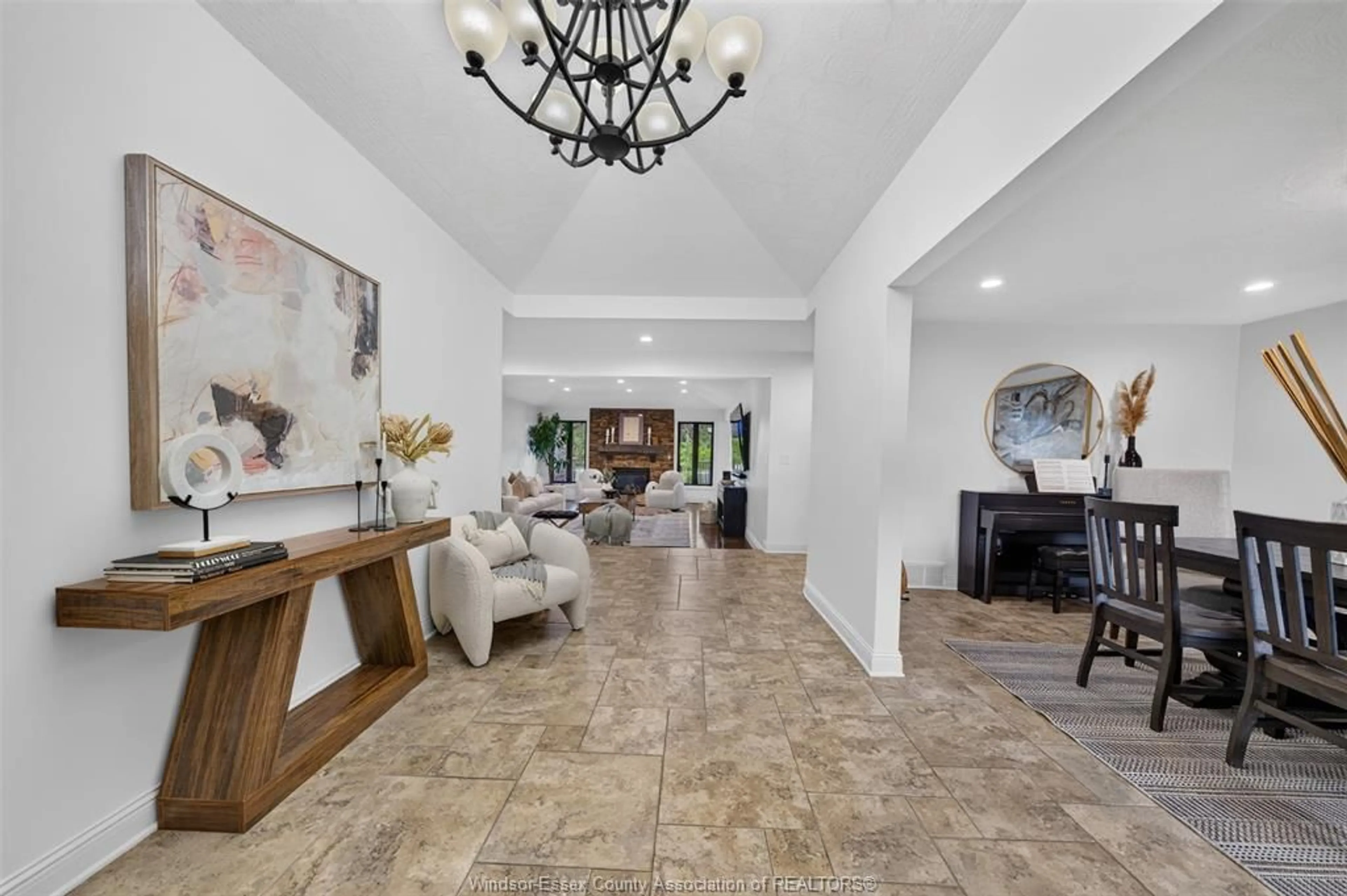 Indoor foyer for 376 ELMSTEAD Ridge, Lakeshore Ontario N8N 2L9