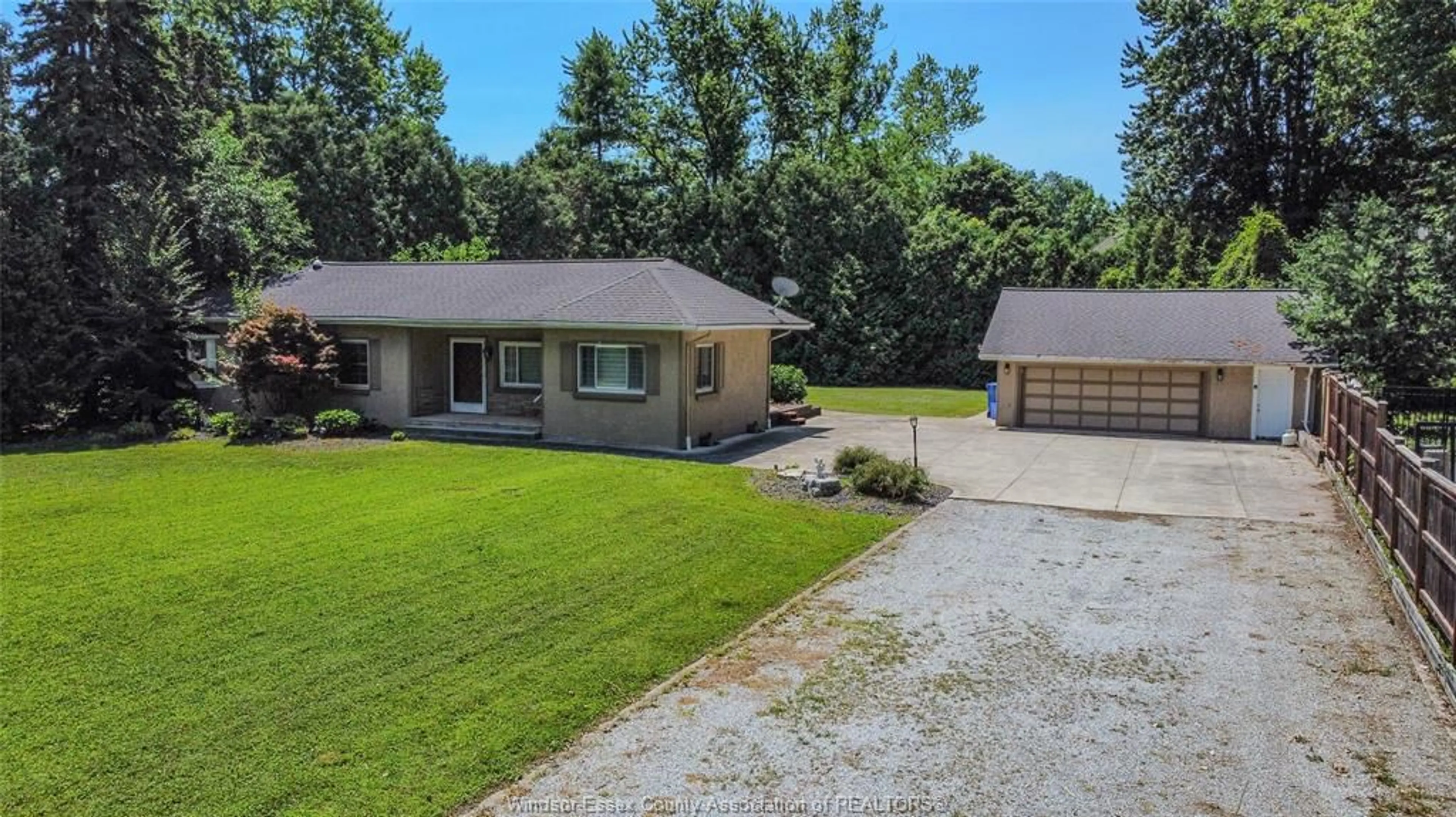 A pic from outside/outdoor area/front of a property/back of a property/a pic from drone, unknown for 1242 Reaume Rd, LaSalle Ontario N9J 1C1