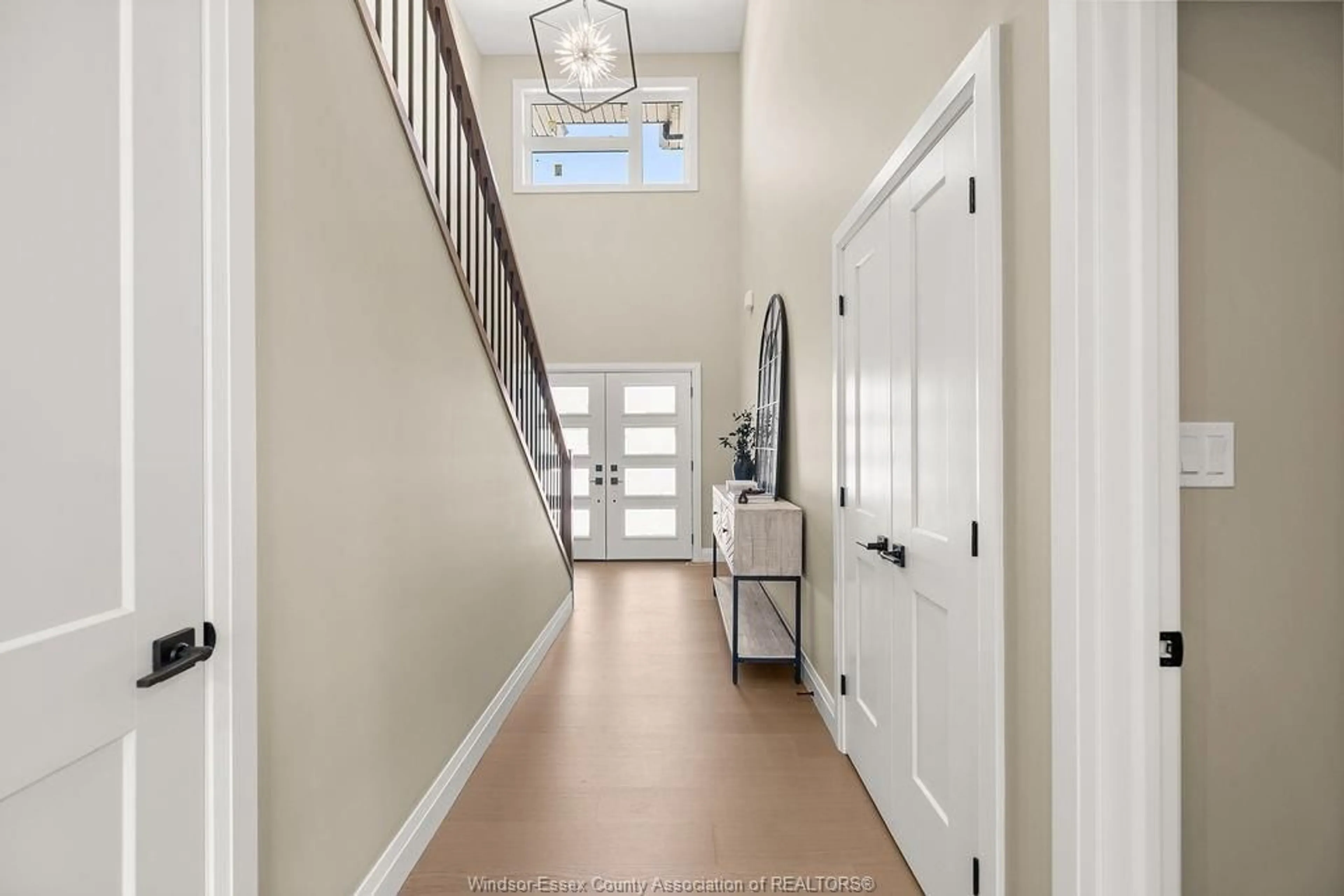 Indoor entryway for 8032 MEO Blvd, LaSalle Ontario N9H 1H3