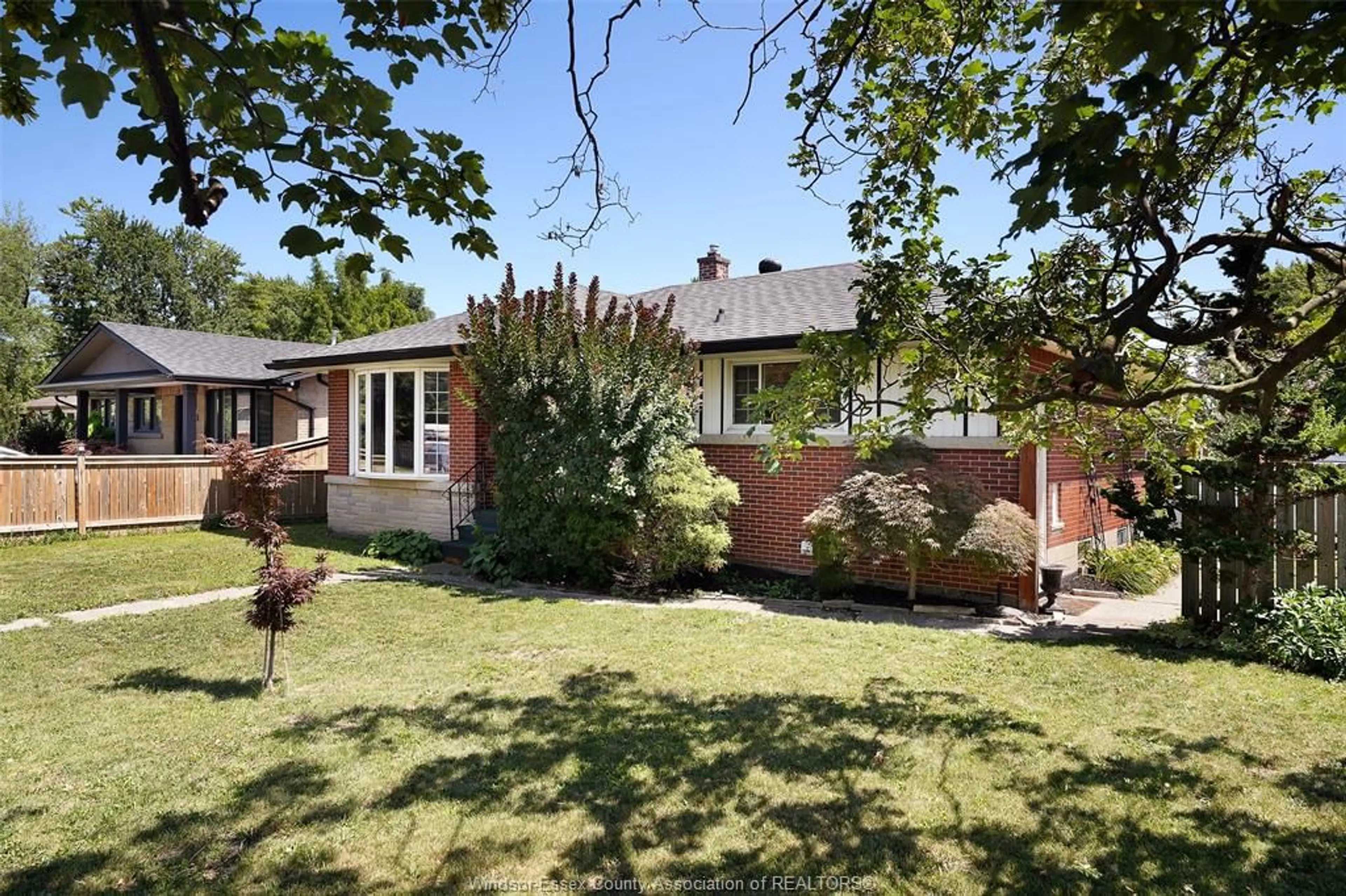 A pic from outside/outdoor area/front of a property/back of a property/a pic from drone, street for 1285 Cabana, Windsor Ontario N9G 1B9