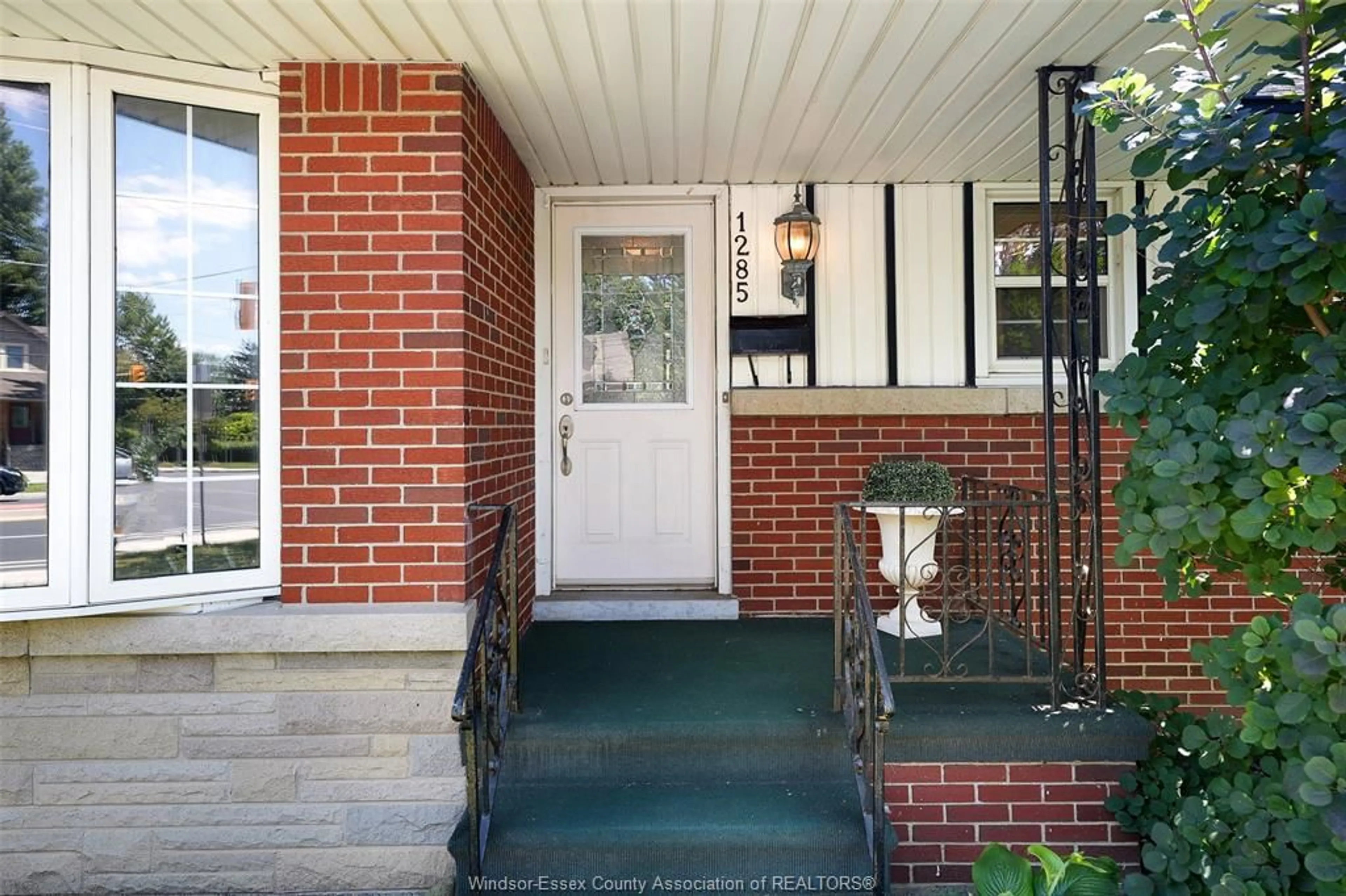 Home with brick exterior material, street for 1285 Cabana, Windsor Ontario N9G 1B9
