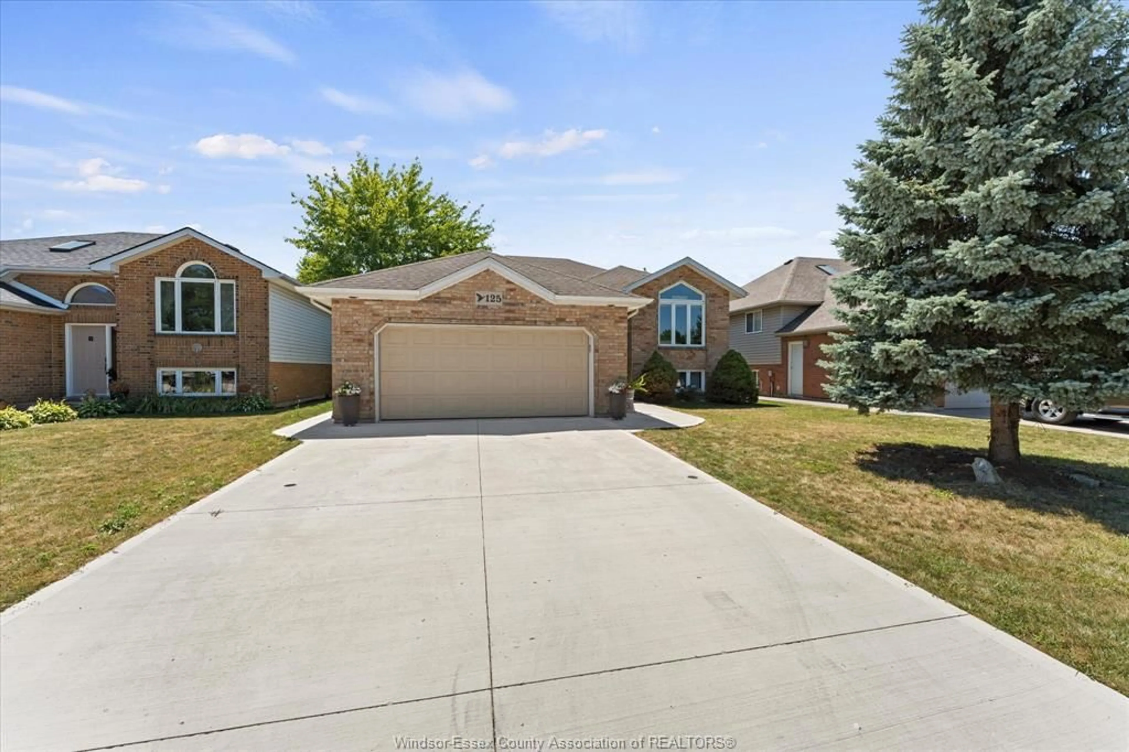 A pic from outside/outdoor area/front of a property/back of a property/a pic from drone, street for 125 MOUSSEAU, Belle River Ontario N8H 0M5