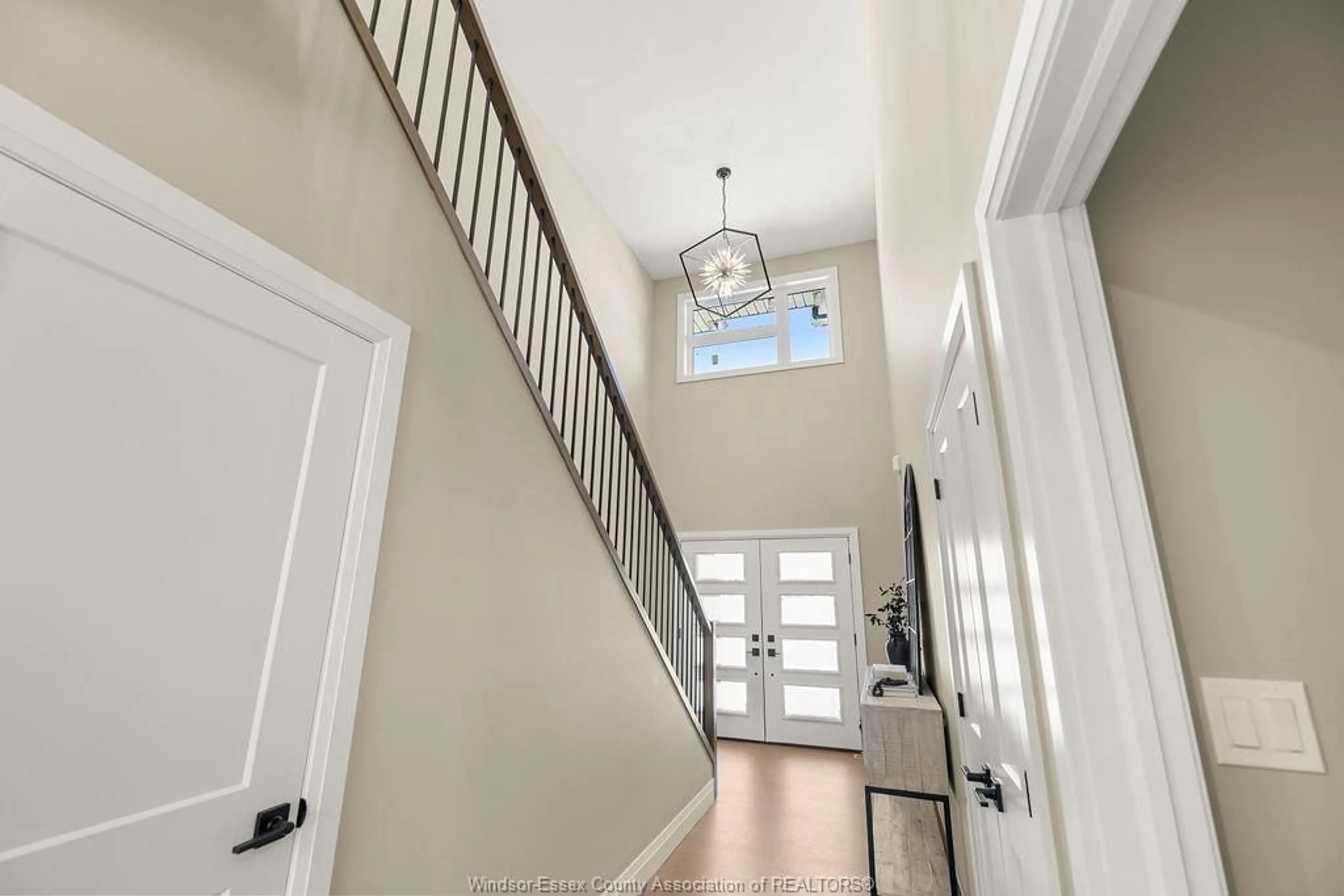 Indoor entryway for 8040 MEO Blvd, LaSalle Ontario N9H 1H3