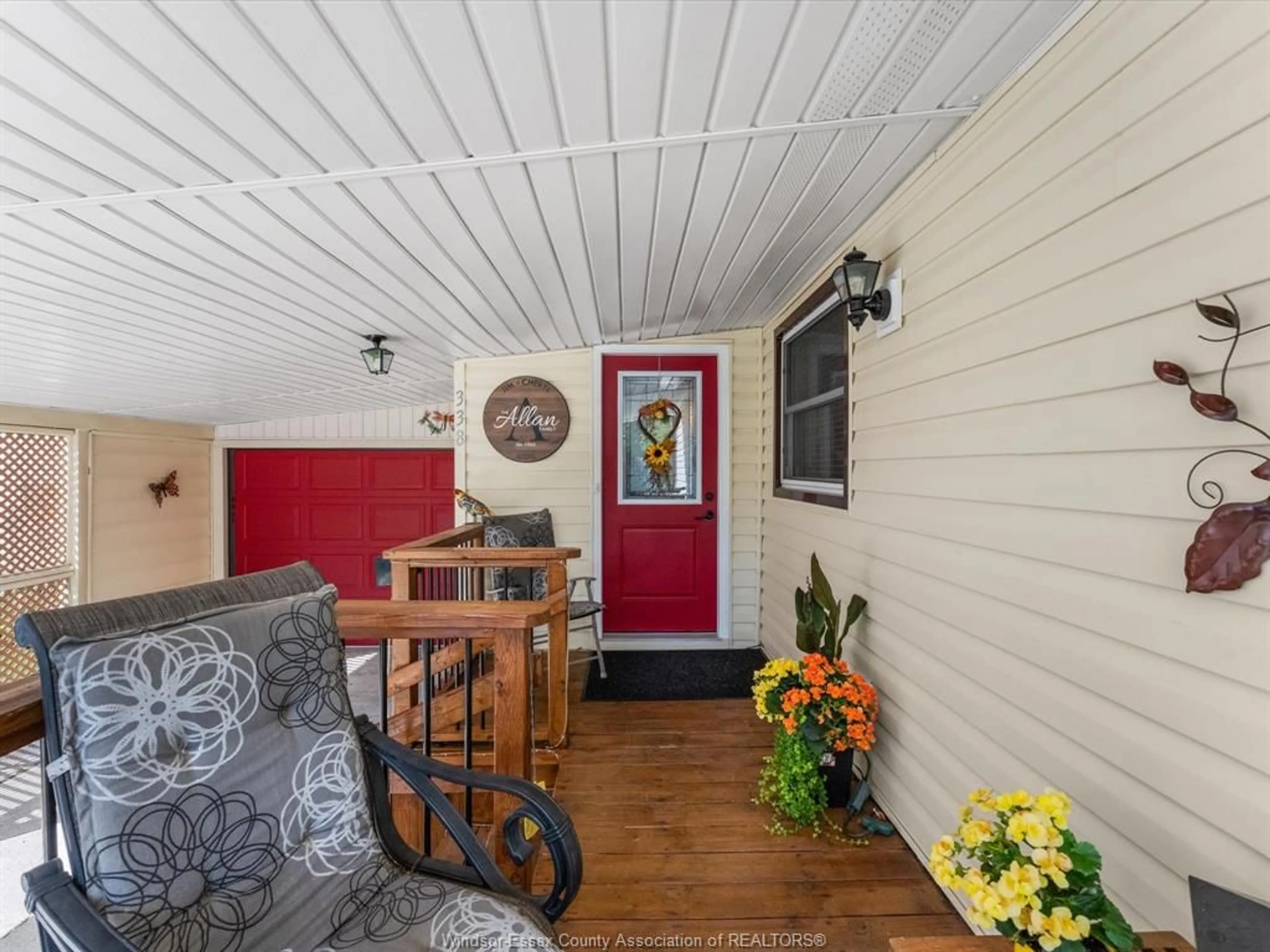 Indoor entryway for 338 DREW Dr, Essex Ontario N8M 3A2