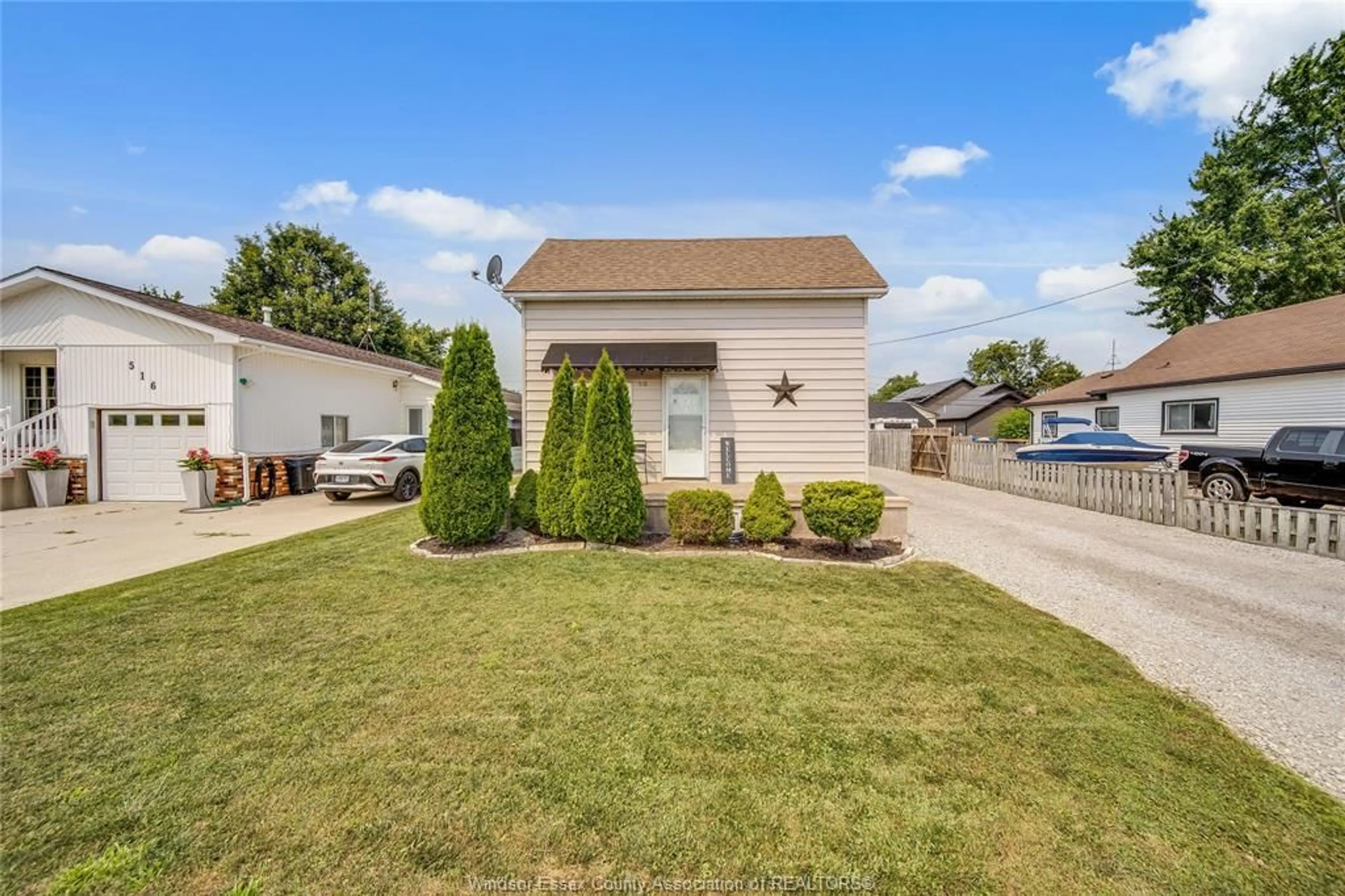 Home with vinyl exterior material, street for 518 ARQUETTE Ave, McGregor Ontario N0R 1J0