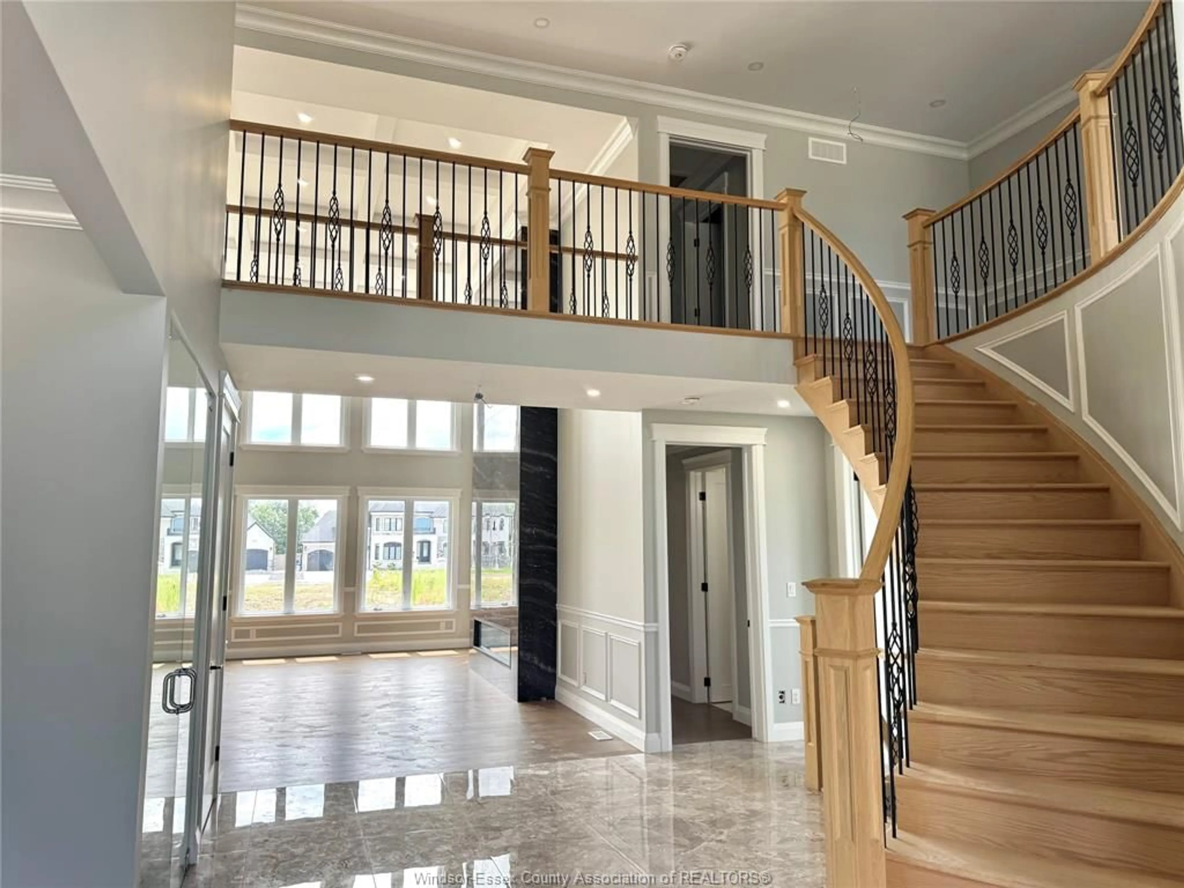 Indoor foyer for 4880 TERRA BELLA Dr, LaSalle Ontario N9H 1H5
