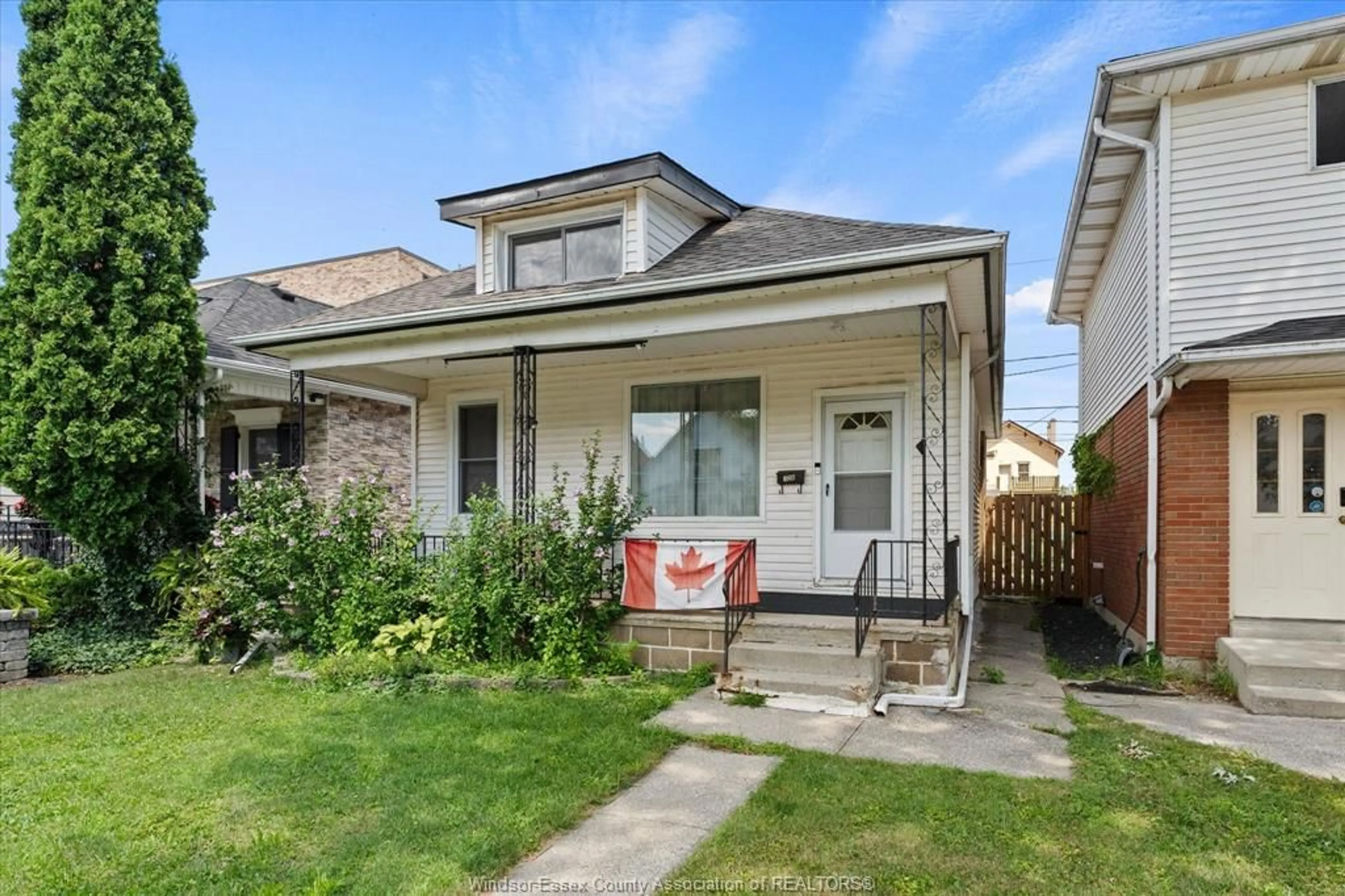 Home with vinyl exterior material, street for 328 JOSEPHINE Ave, Windsor Ontario N9B 2L1