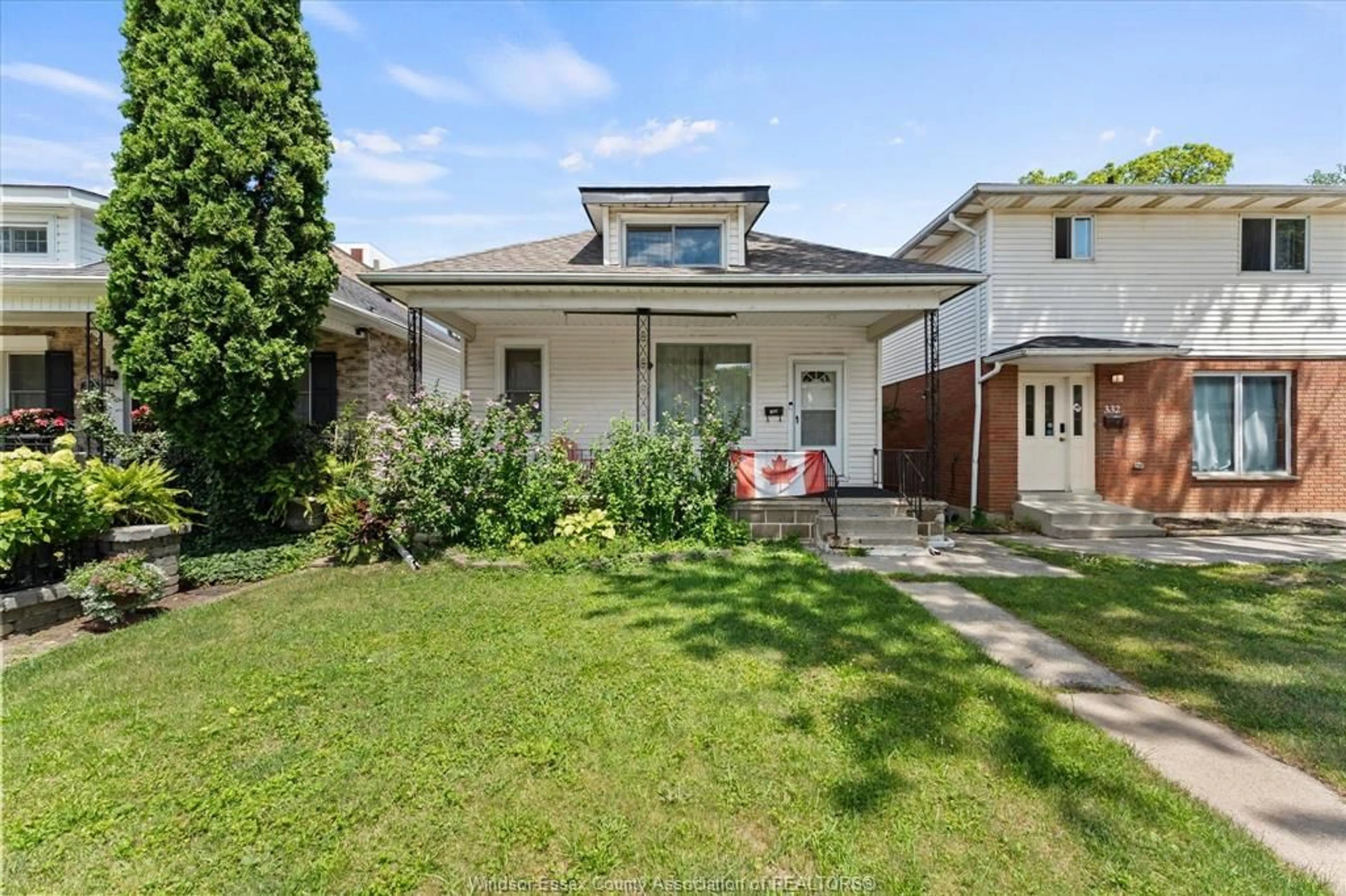 A pic from outside/outdoor area/front of a property/back of a property/a pic from drone, street for 328 JOSEPHINE Ave, Windsor Ontario N9B 2L1