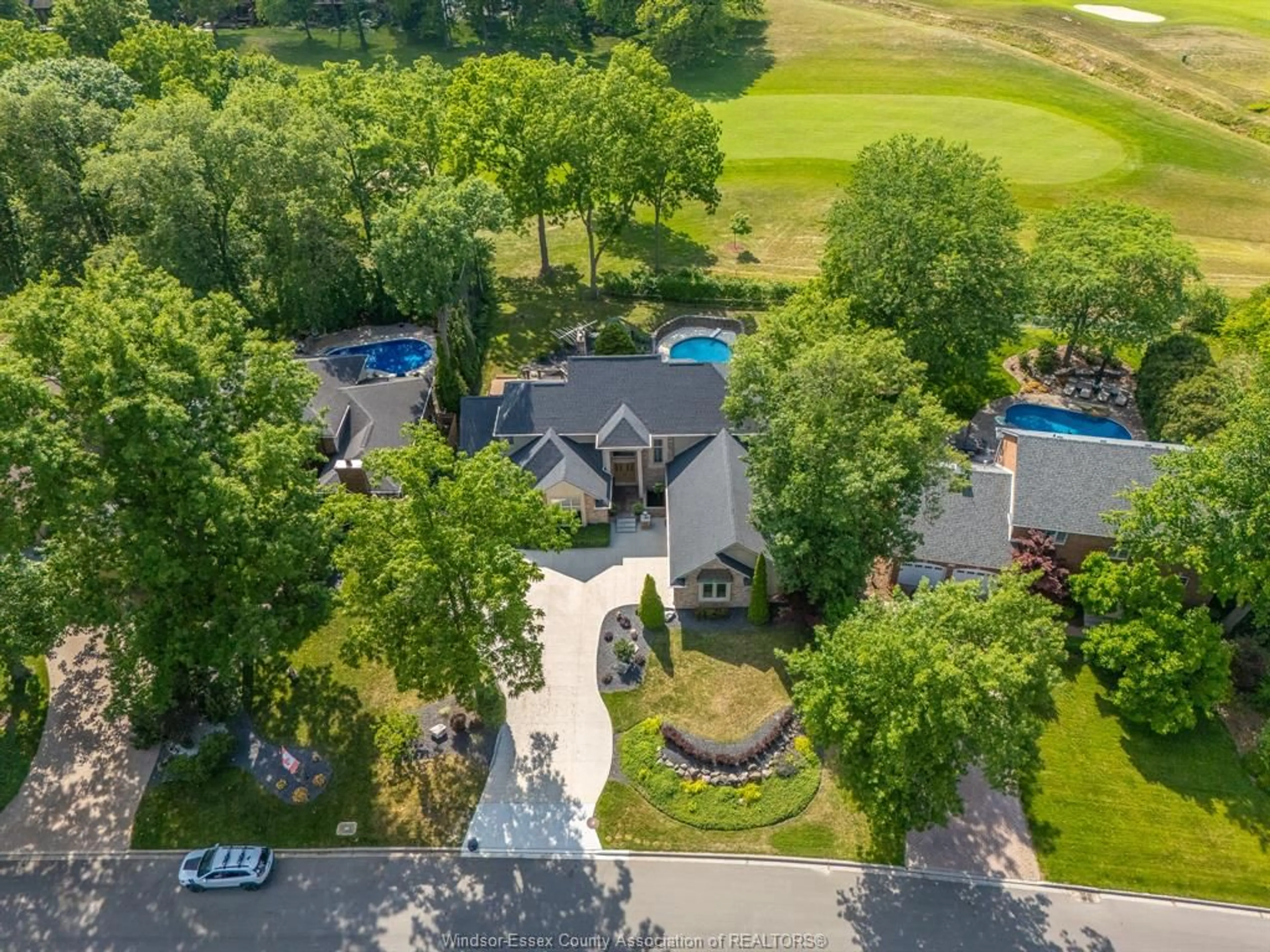 A pic from outside/outdoor area/front of a property/back of a property/a pic from drone, water/lake/river/ocean view for 185 Ironwood Dr, Amherstburg Ontario N9V 3V3