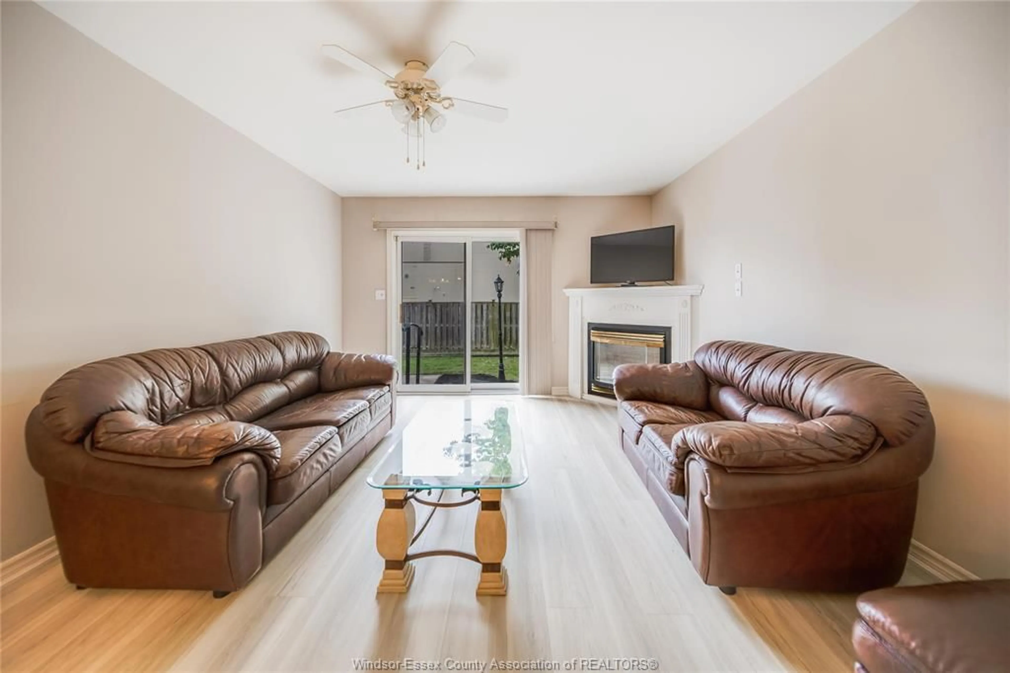 Living room with furniture, unknown for 1556 HEATHERGLEN Dr, Tecumseh Ontario N8N 5B4
