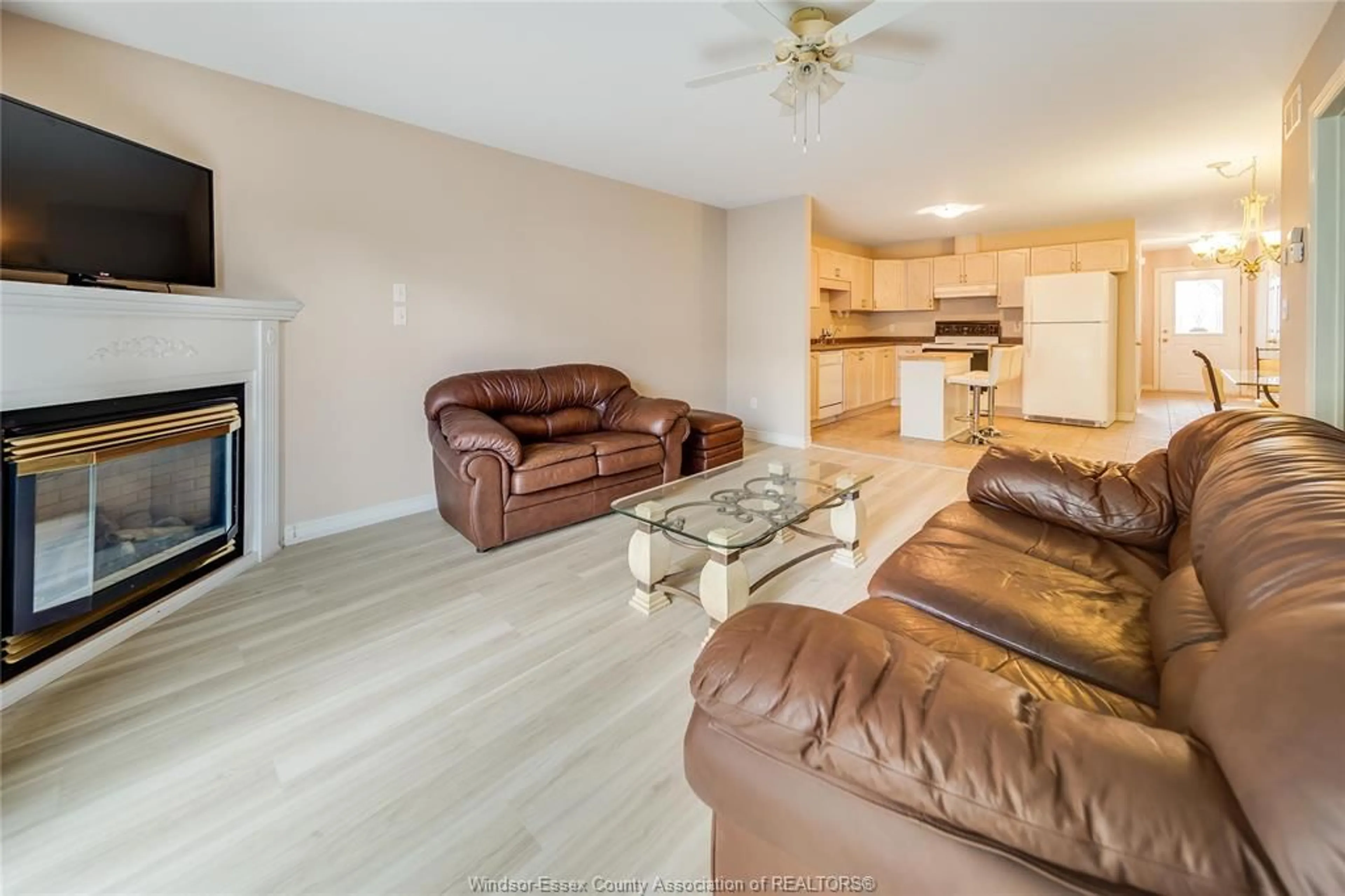 Living room with furniture, unknown for 1556 HEATHERGLEN Dr, Tecumseh Ontario N8N 5B4