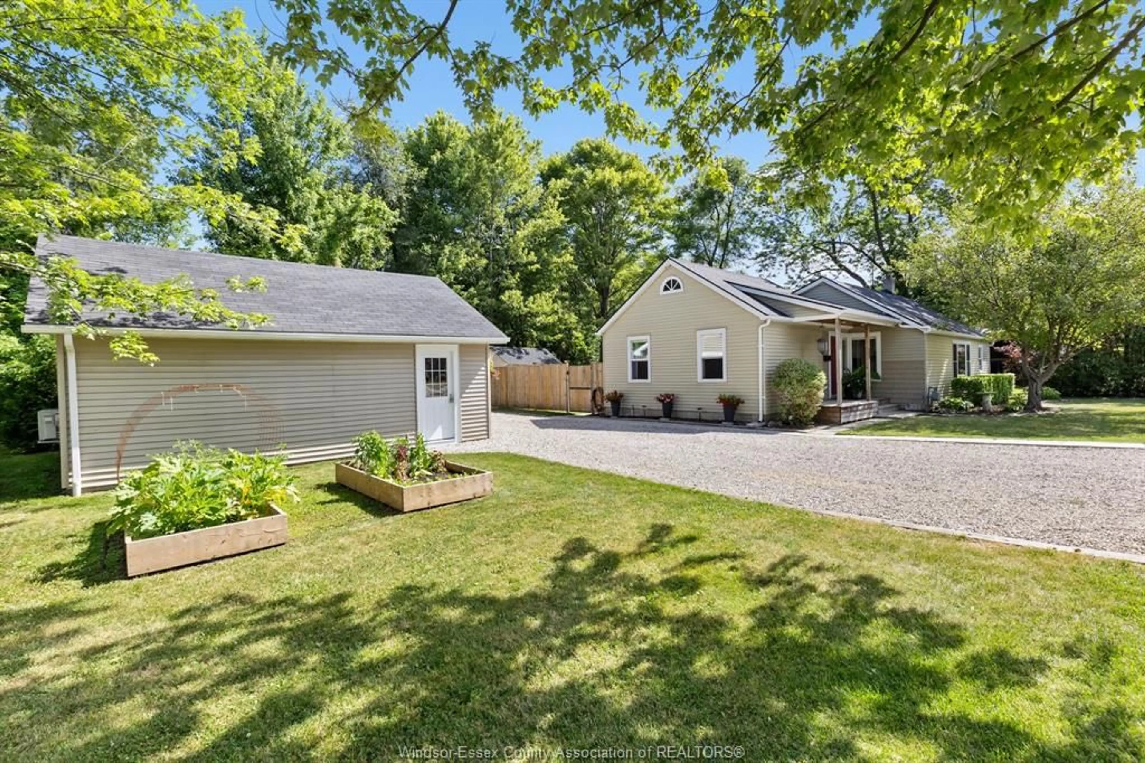 A pic from outside/outdoor area/front of a property/back of a property/a pic from drone, unknown for 209 Maidstone Ave, Essex Ontario N8M 2J8