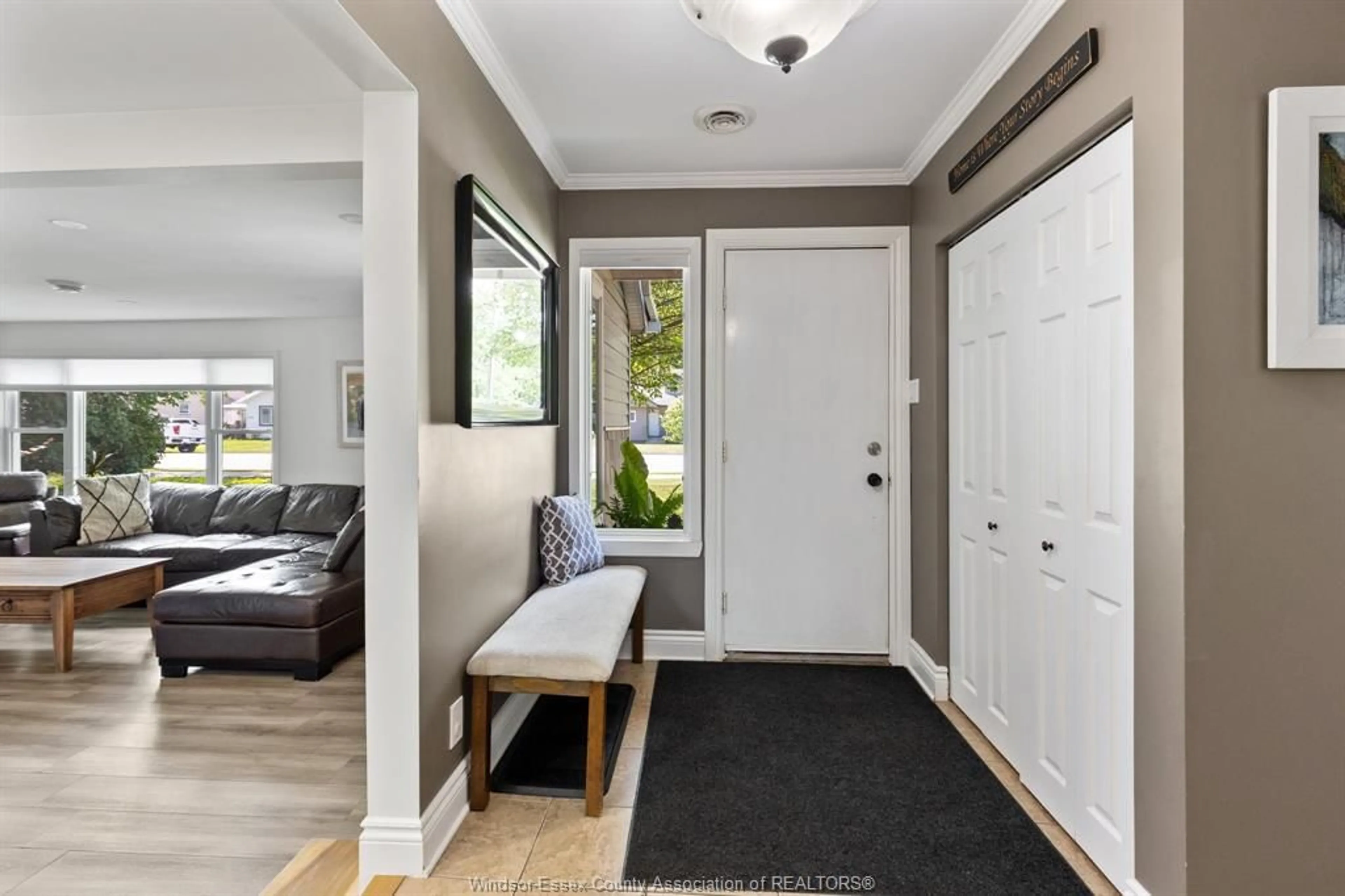 Indoor entryway for 209 Maidstone Ave, Essex Ontario N8M 2J8