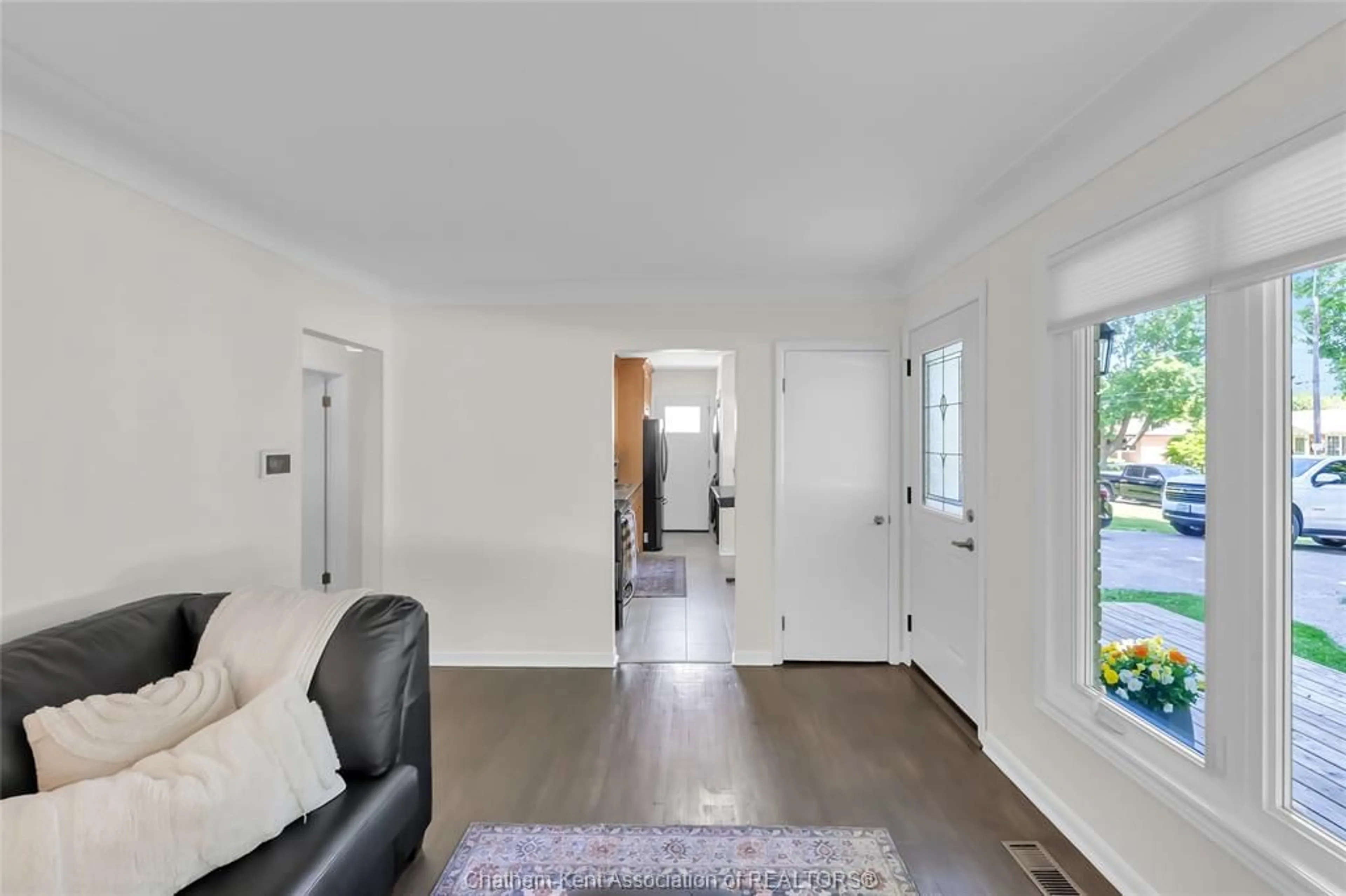Indoor entryway for 119 Burton Ave, Chatham Ontario N7M 4Z6