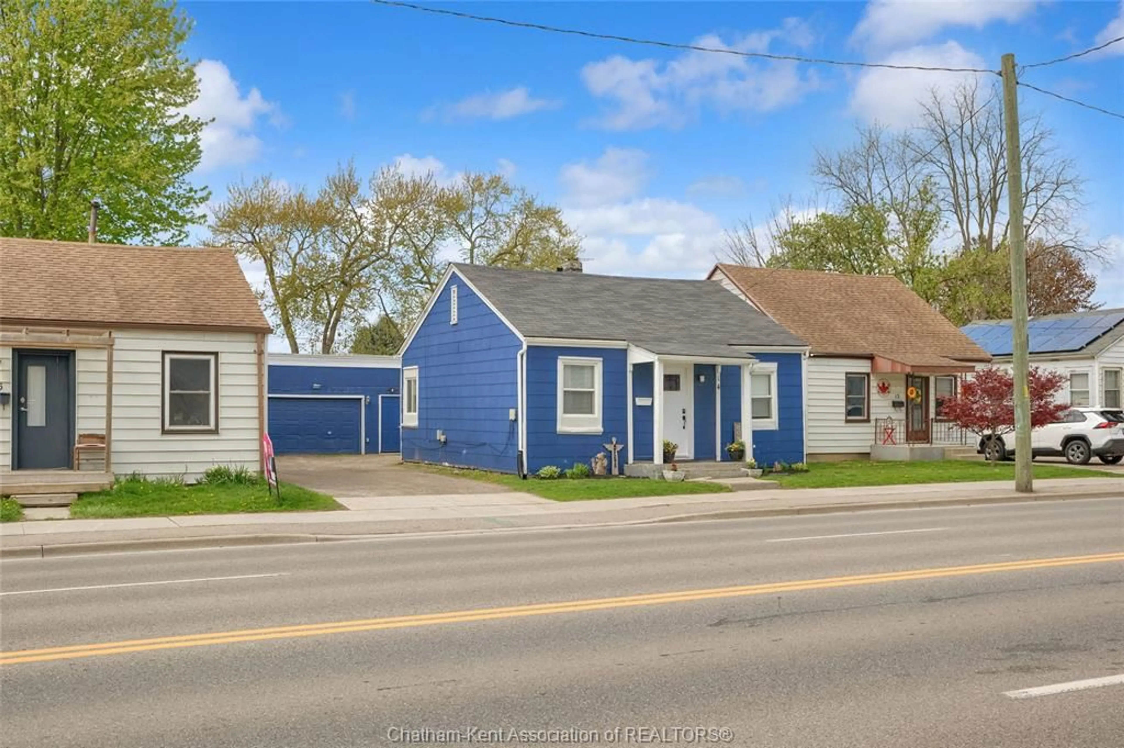 Home with vinyl exterior material, street for 14 McNaughton Ave, Wallaceburg Ontario N8A 1R8