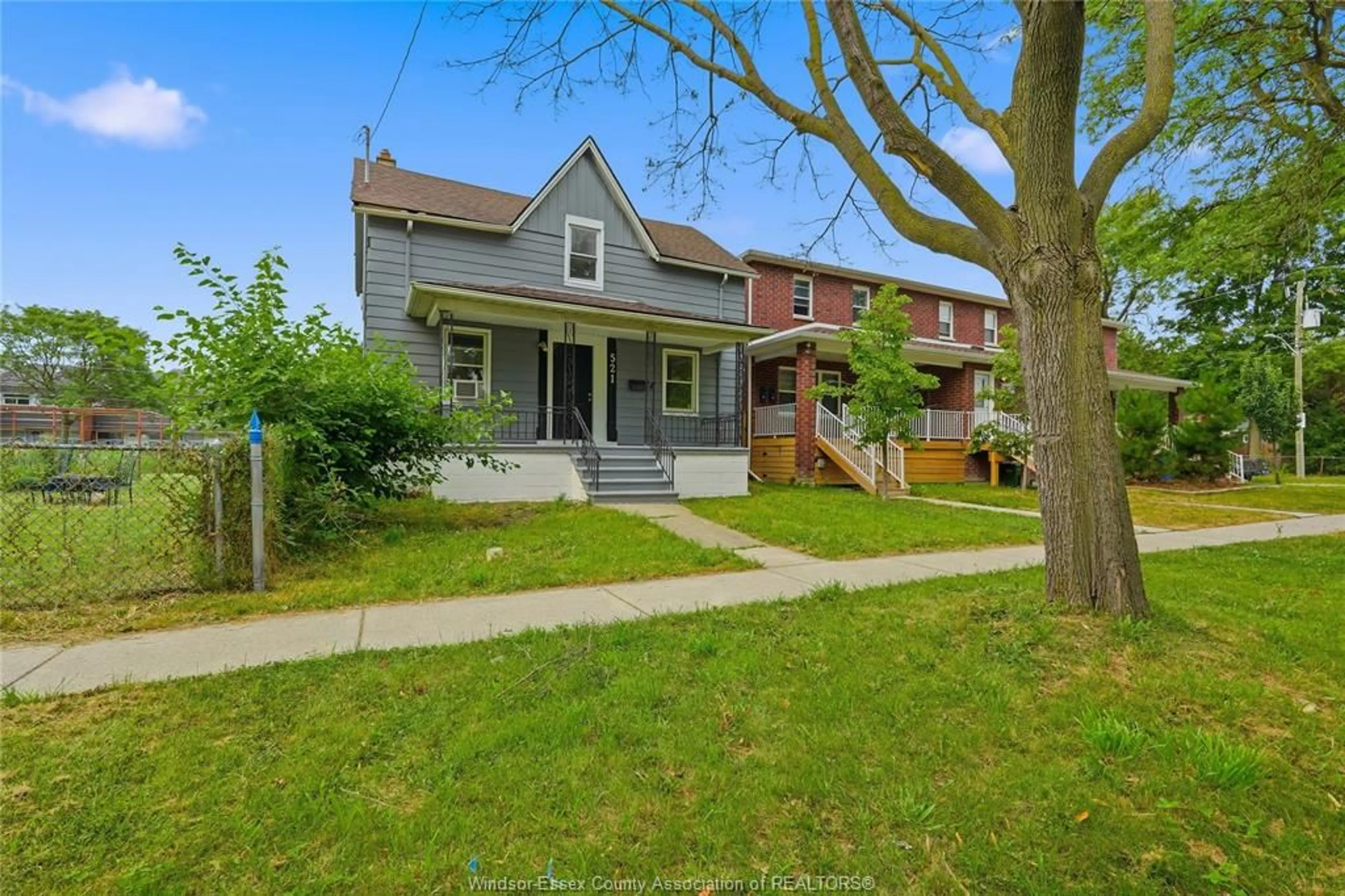 A pic from outside/outdoor area/front of a property/back of a property/a pic from drone, street for 521 BROCK St, Windsor Ontario N9C 2T1