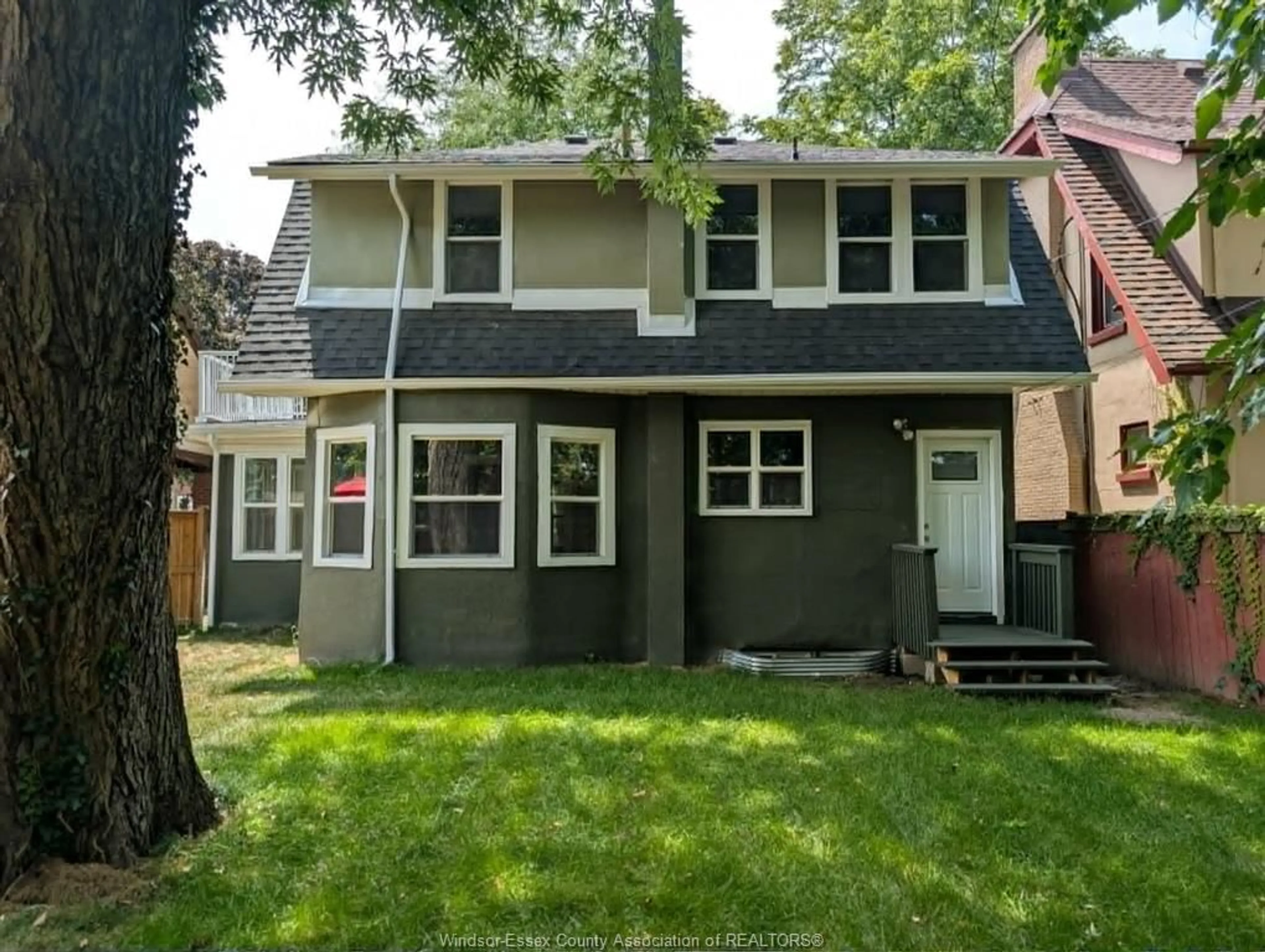 Home with vinyl exterior material, street for 1484 VICTORIA Ave, Windsor Ontario N8X 1P3