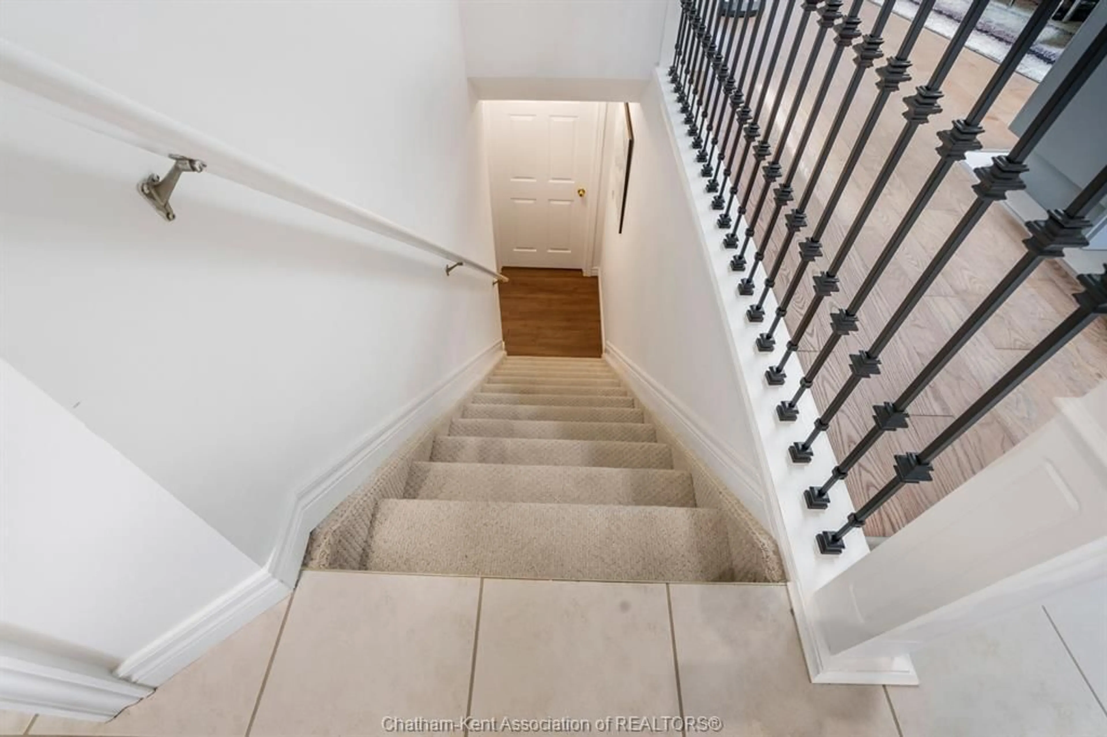 Stairs for 24 Mcintosh Ave, Chatham Ontario N7M 6M1