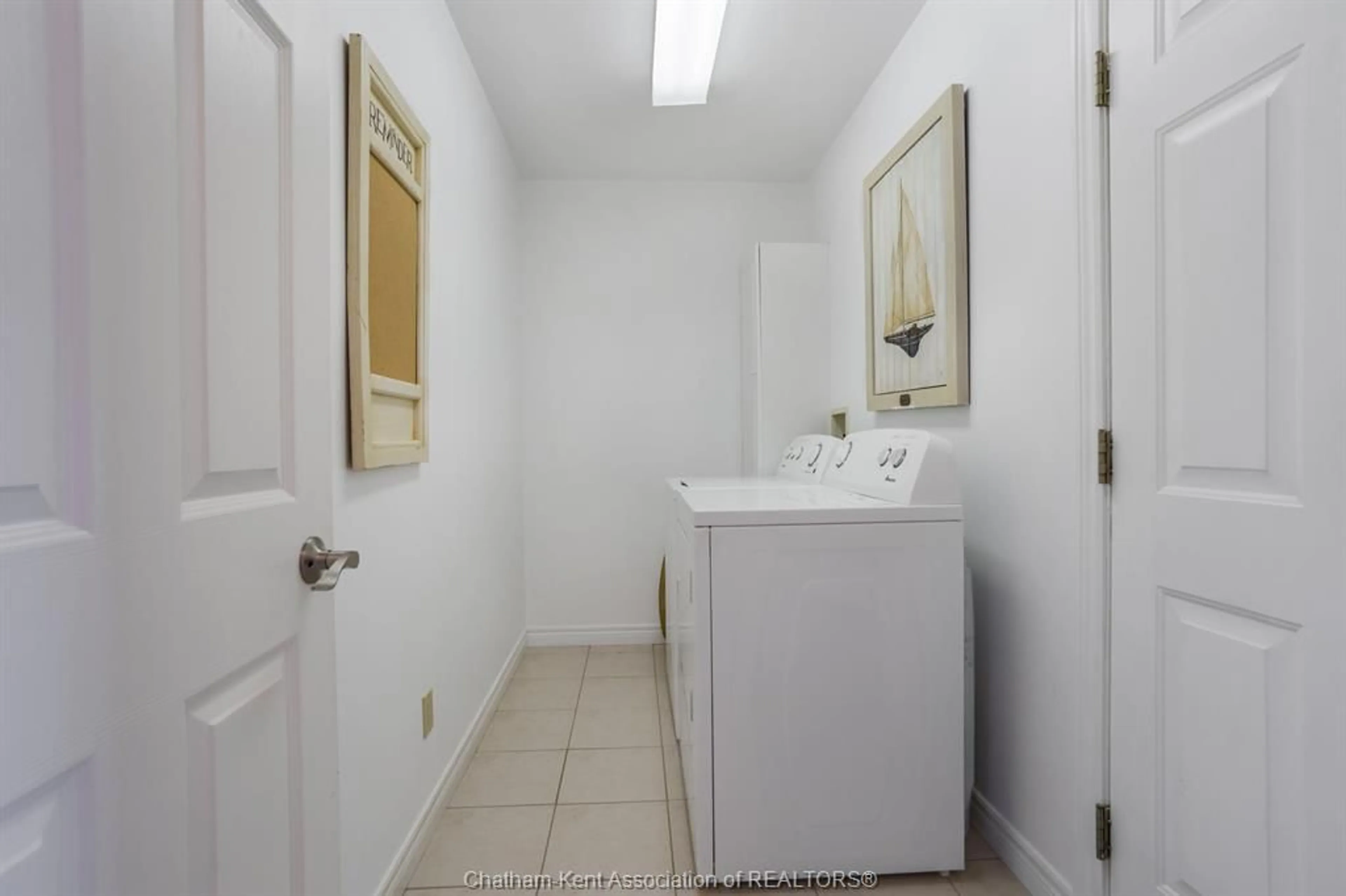 Laundry room for 24 Mcintosh Ave, Chatham Ontario N7M 6M1