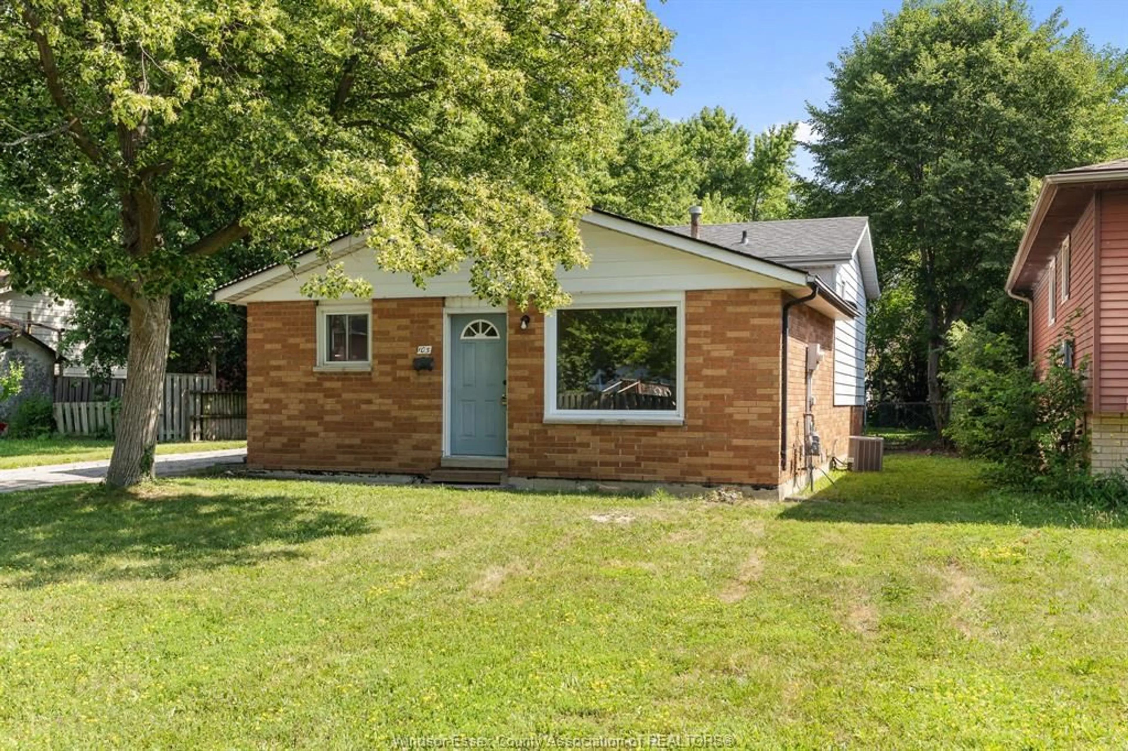 Unknown for 105 KIM Crt, Essex Ontario N8M 2Z8