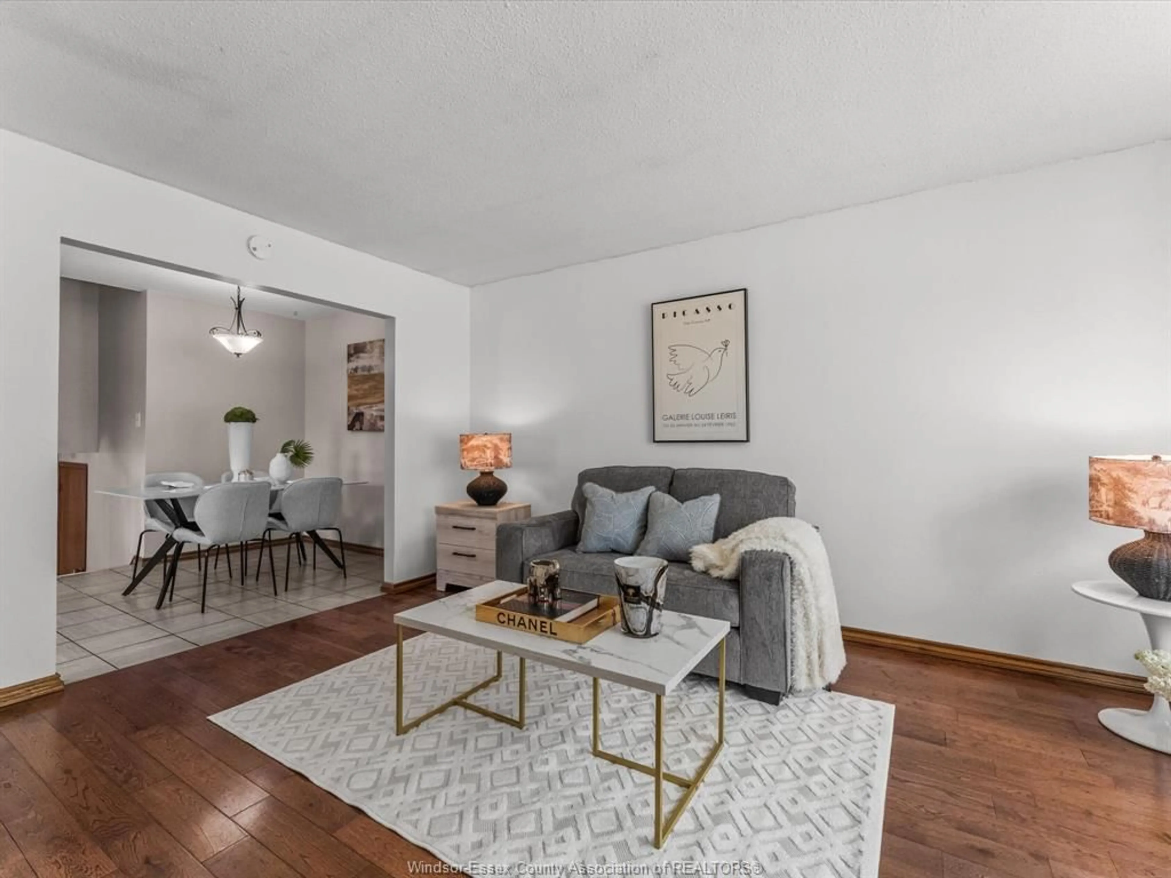 Living room with furniture, wood/laminate floor for 19 BRUCE, Leamington Ontario N8H 4C4