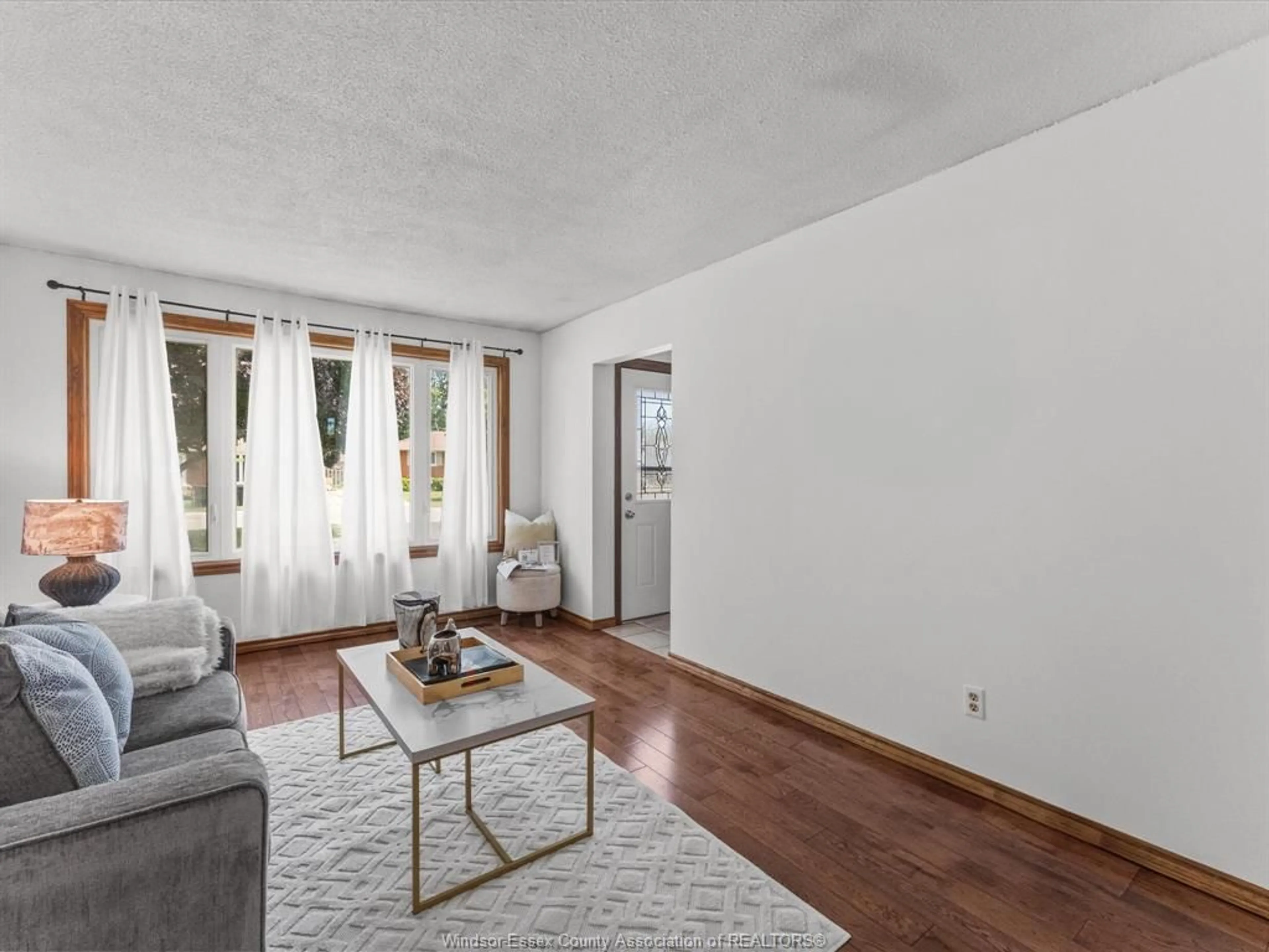 Living room with furniture, wood/laminate floor for 19 BRUCE, Leamington Ontario N8H 4C4