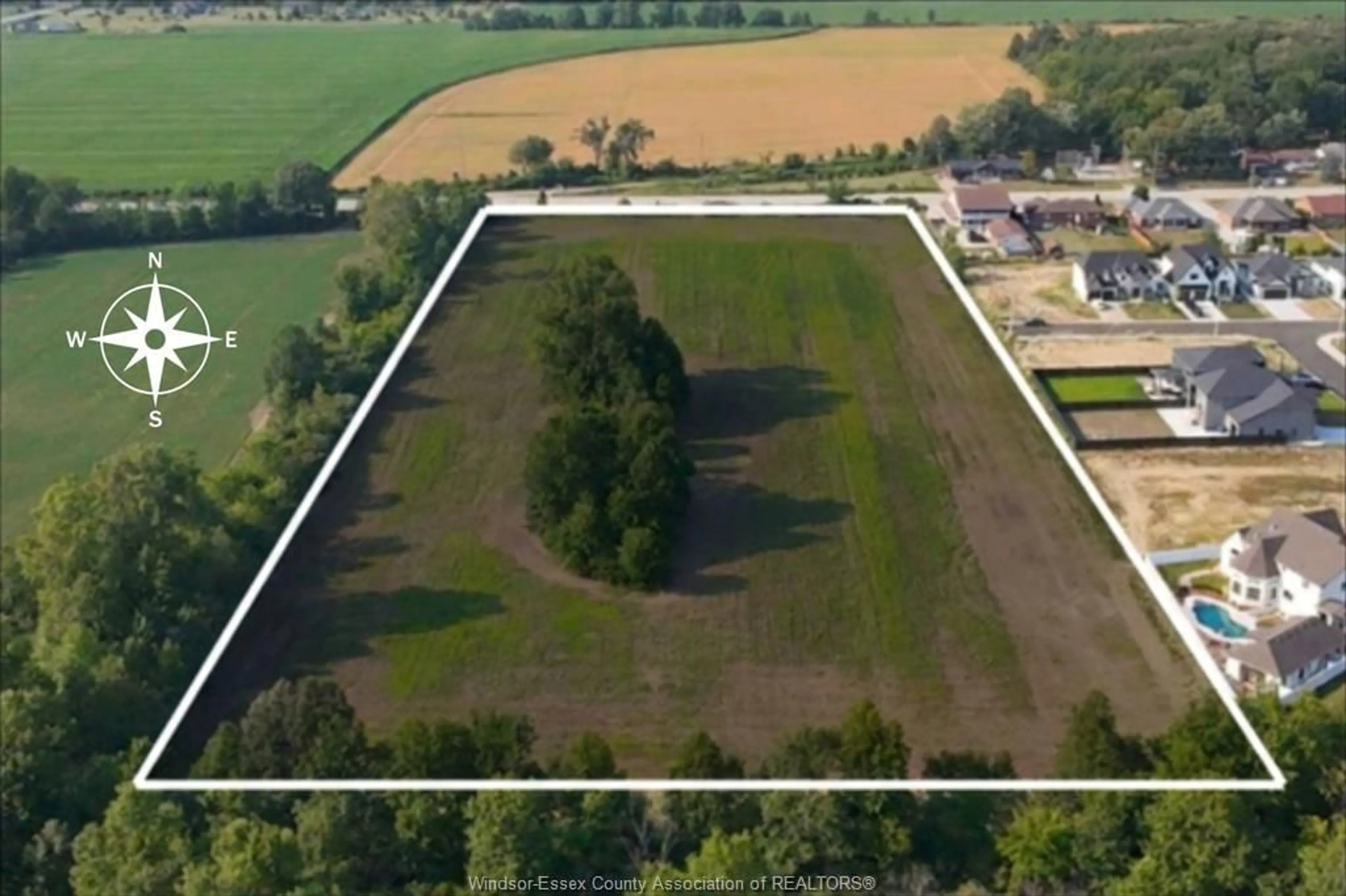 A pic from outside/outdoor area/front of a property/back of a property/a pic from drone, building for VL Middle Side Road, McGregor Ontario N9V 2Y7