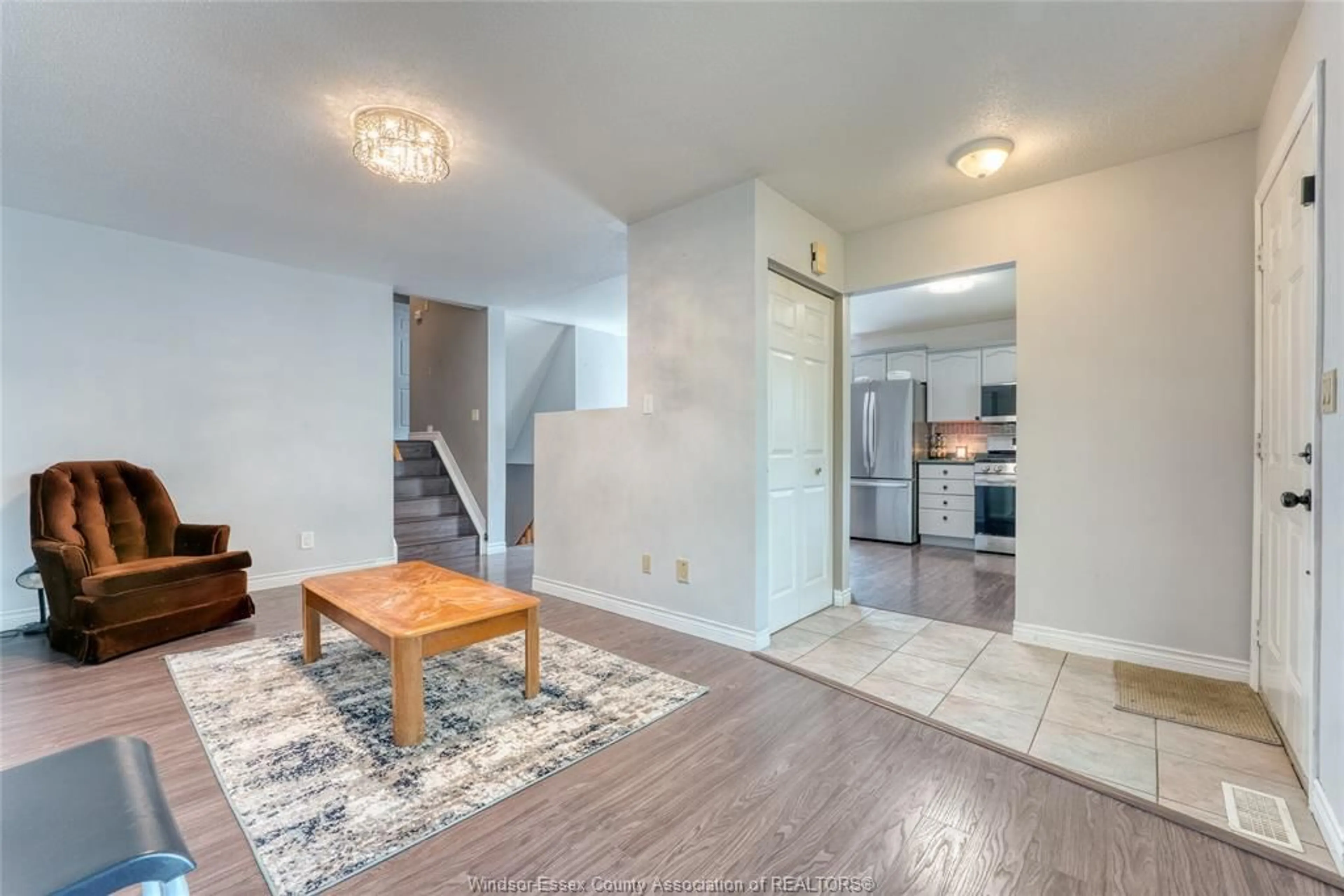 Indoor entryway for 1329 FOSTER, Windsor Ontario N8W 5P3
