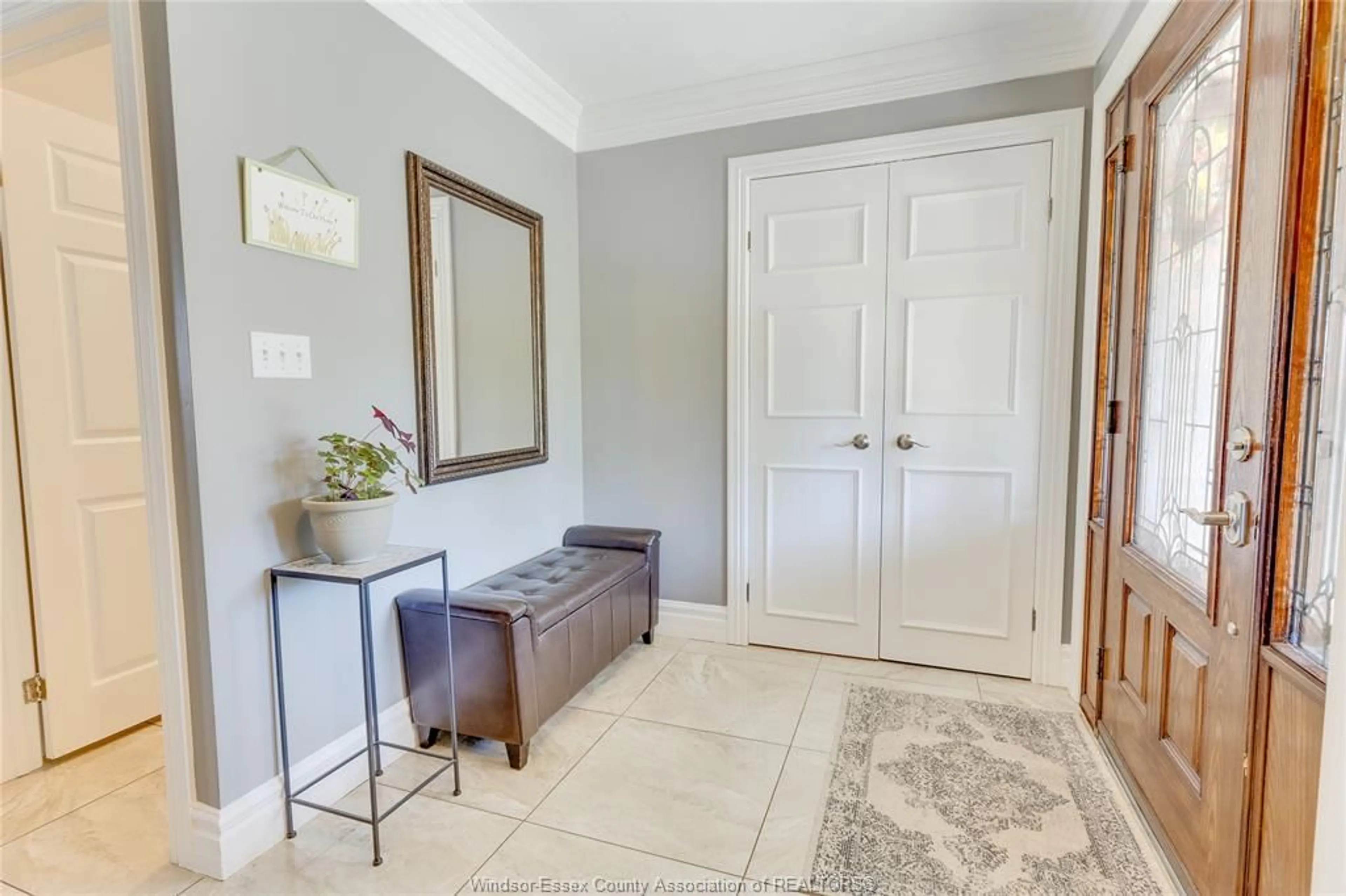 Indoor entryway for 503 REGENT, St. Clair Beach Ontario N8N 4B8