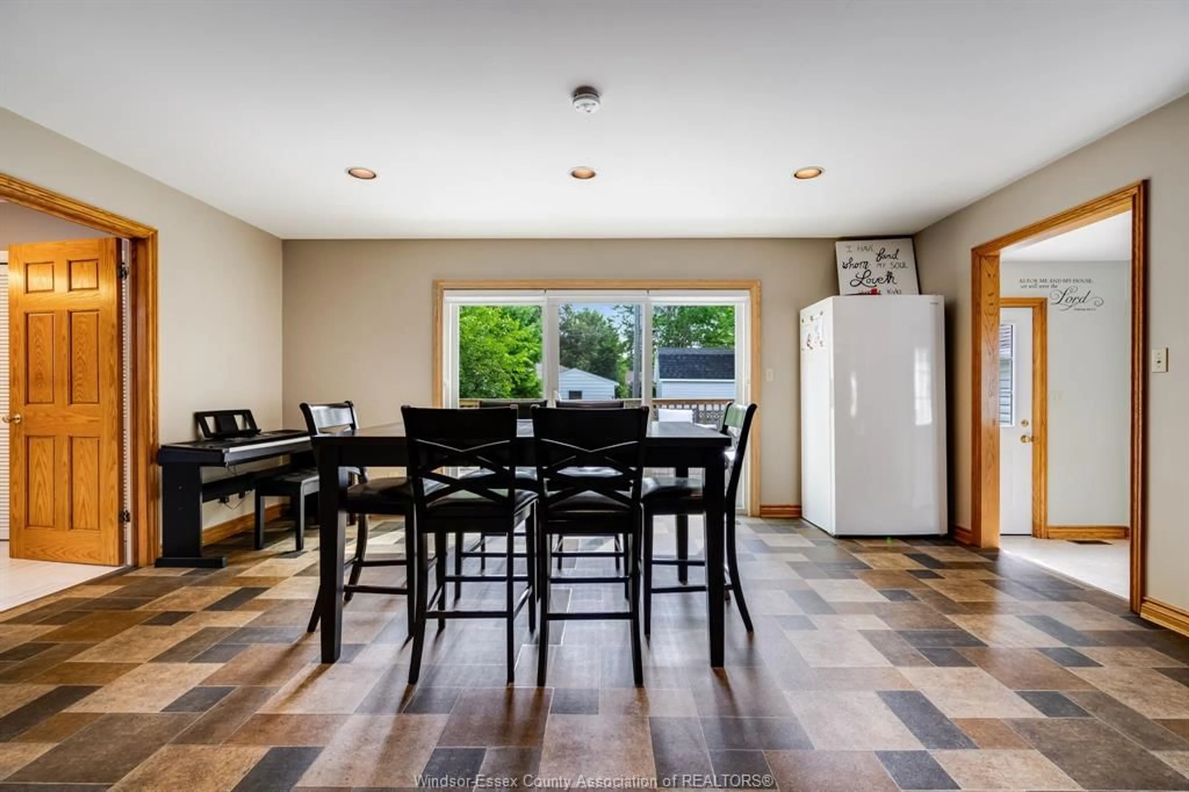 Dining room, ceramic/tile floor for 4 Sherman, Leamington Ontario N8H 2S1