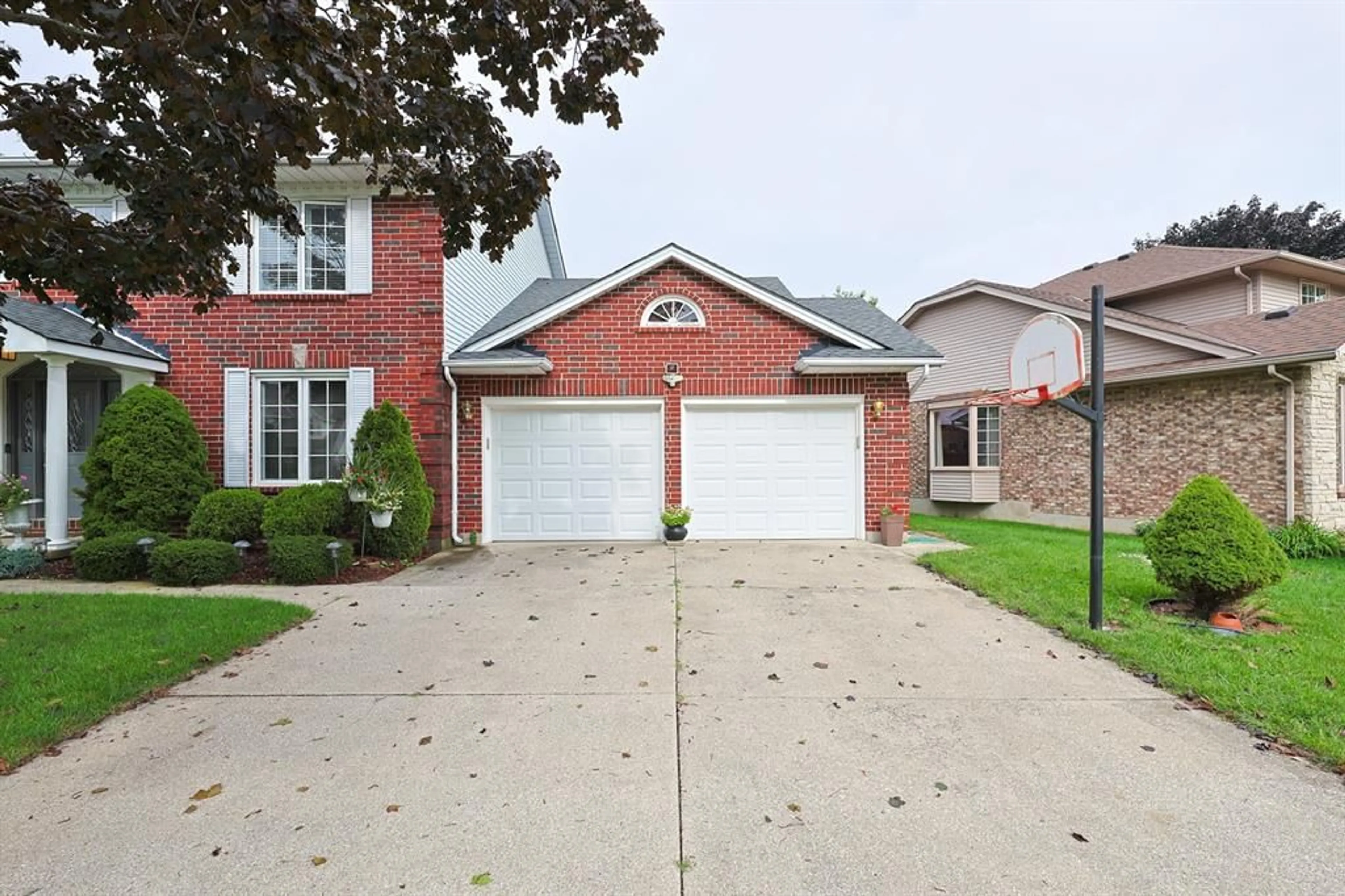 Home with brick exterior material, street for 799 ESSER Cres, Sarnia Ontario N7S 5W8
