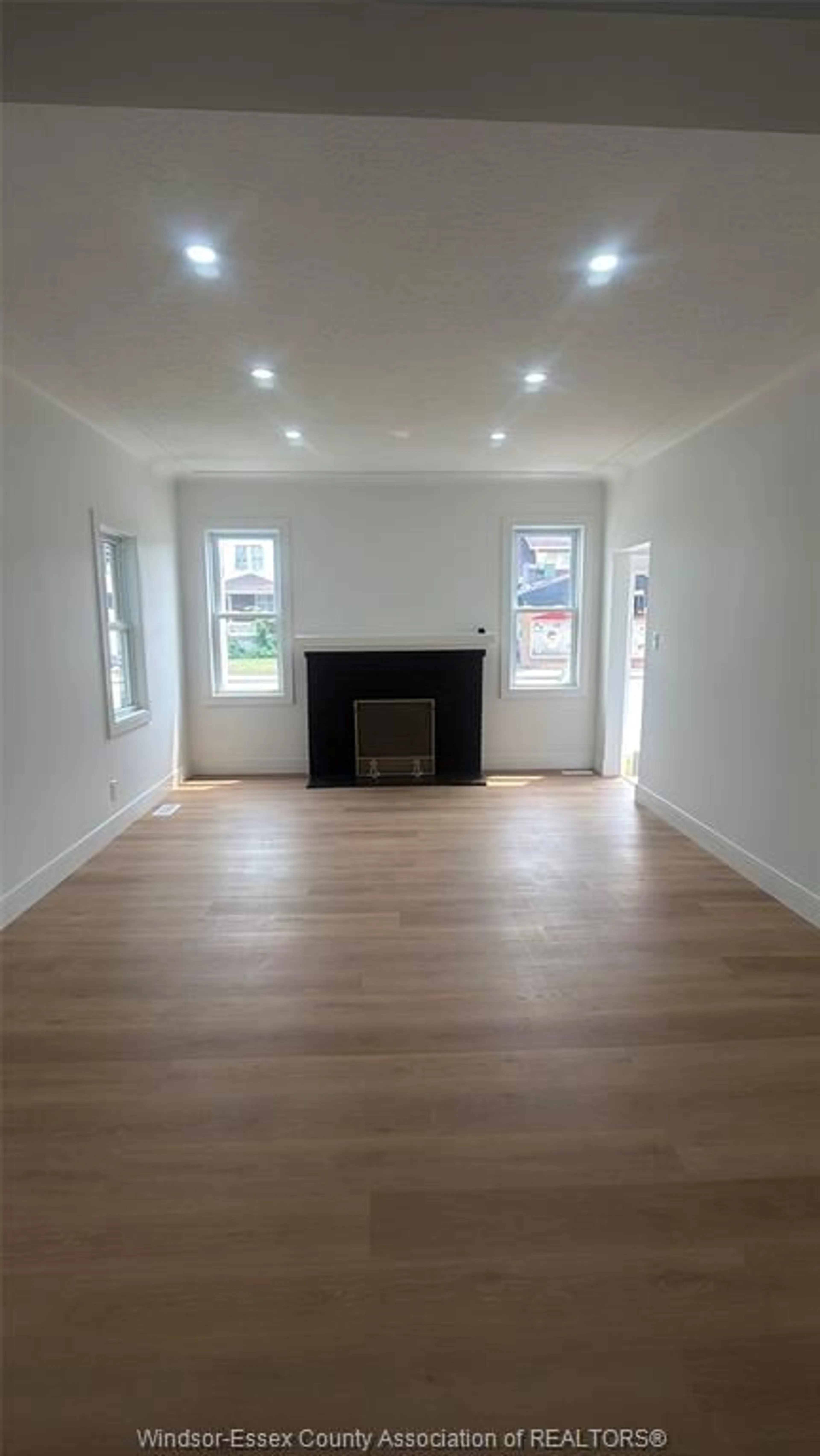 A pic of a room for 1970 OTTAWA, Windsor Ontario N8Y 1R7