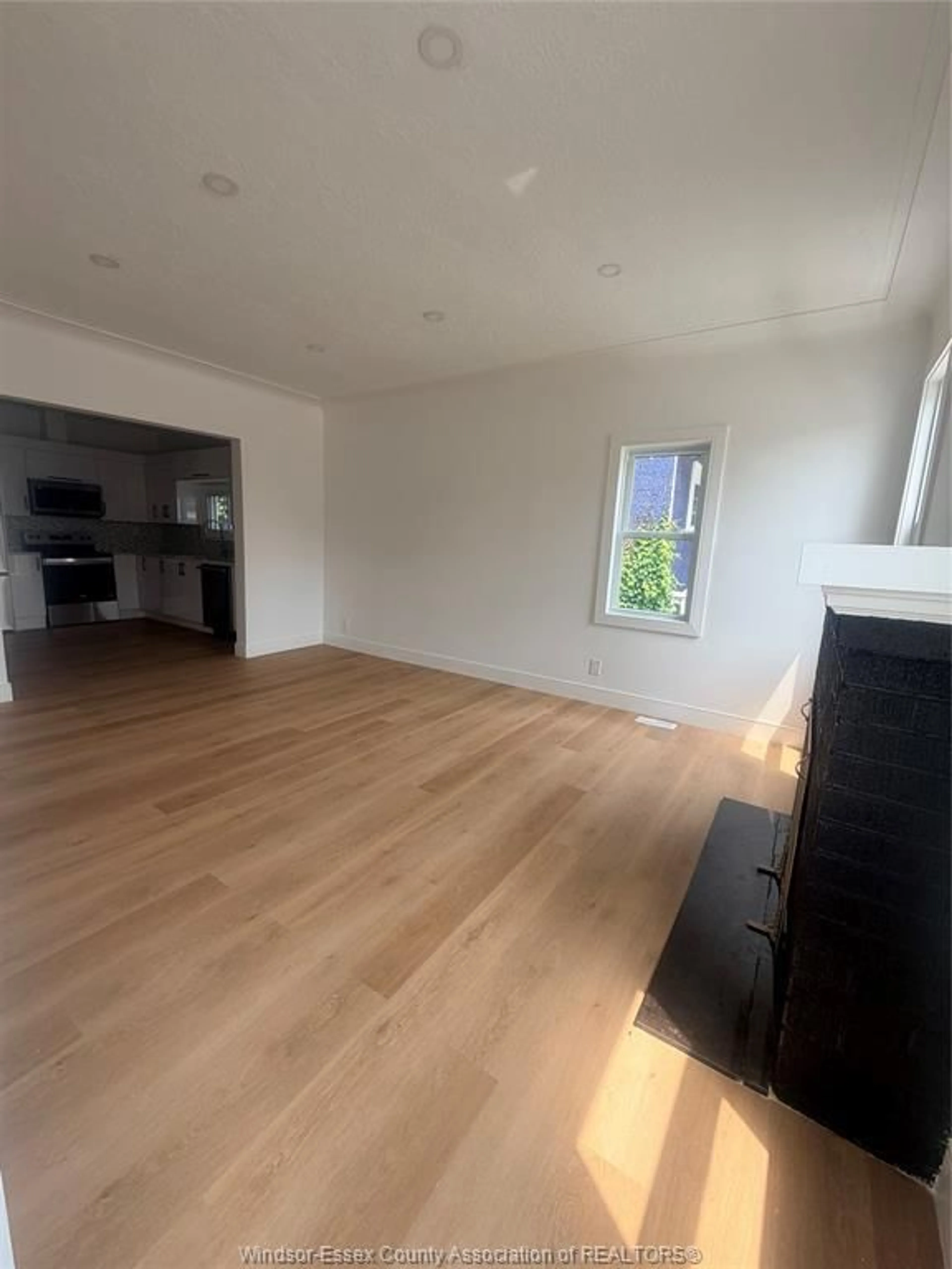 A pic of a room for 1970 OTTAWA, Windsor Ontario N8Y 1R7