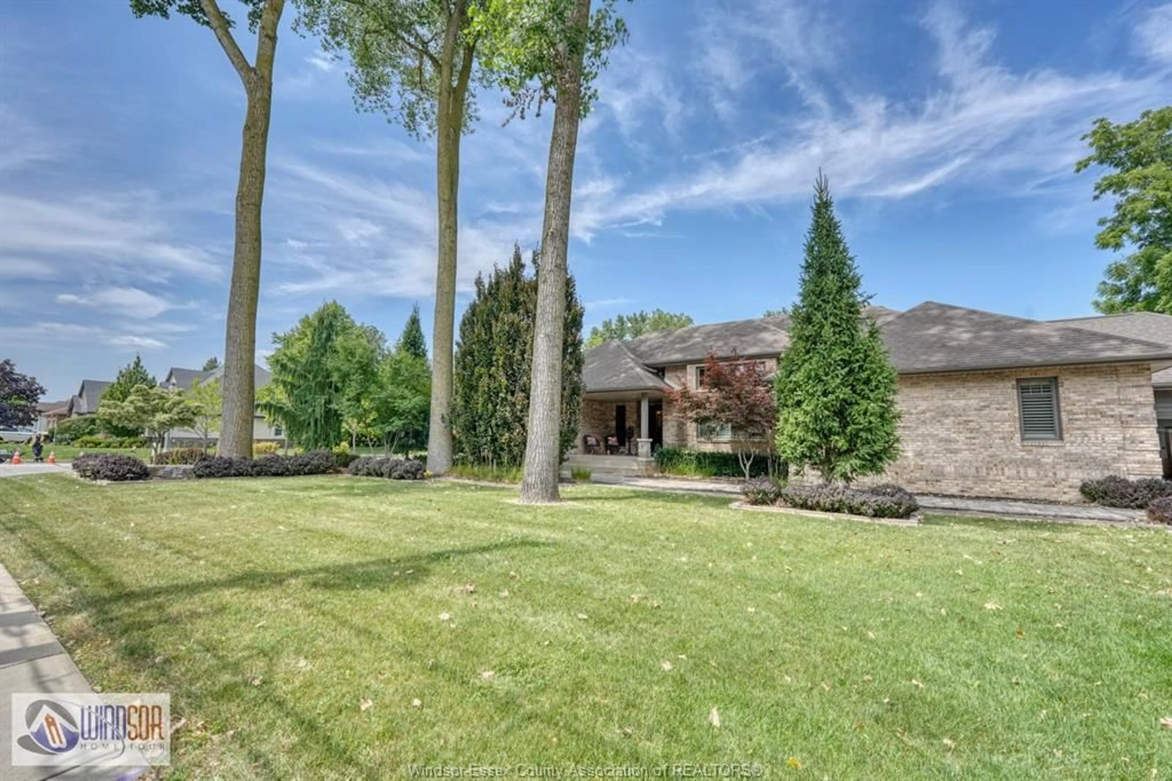 A pic from outside/outdoor area/front of a property/back of a property/a pic from drone, unknown for 2260 NORMANDY, LaSalle Ontario N9H 1Y9