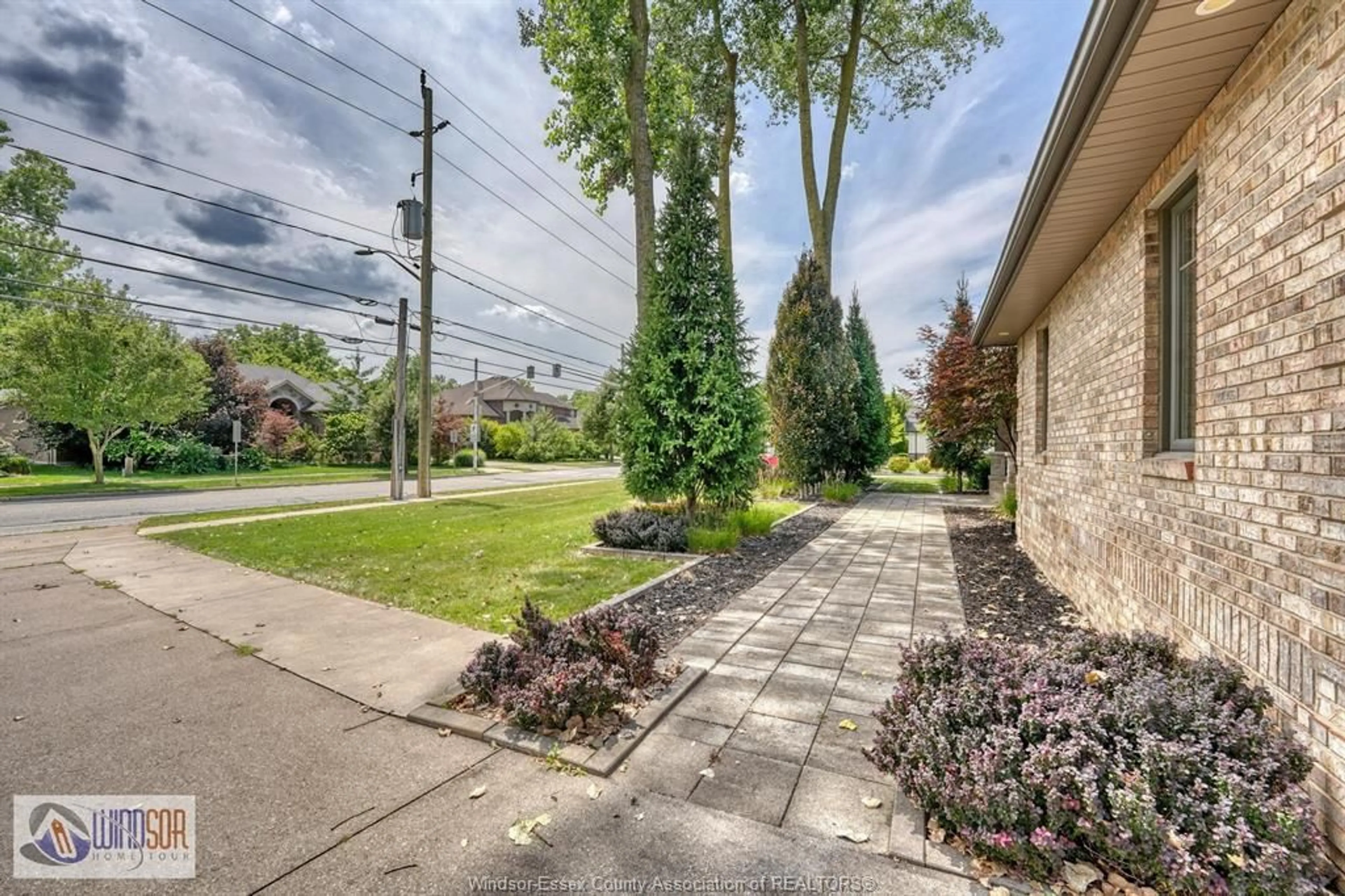 Patio, street for 2260 NORMANDY, LaSalle Ontario N9H 1Y9