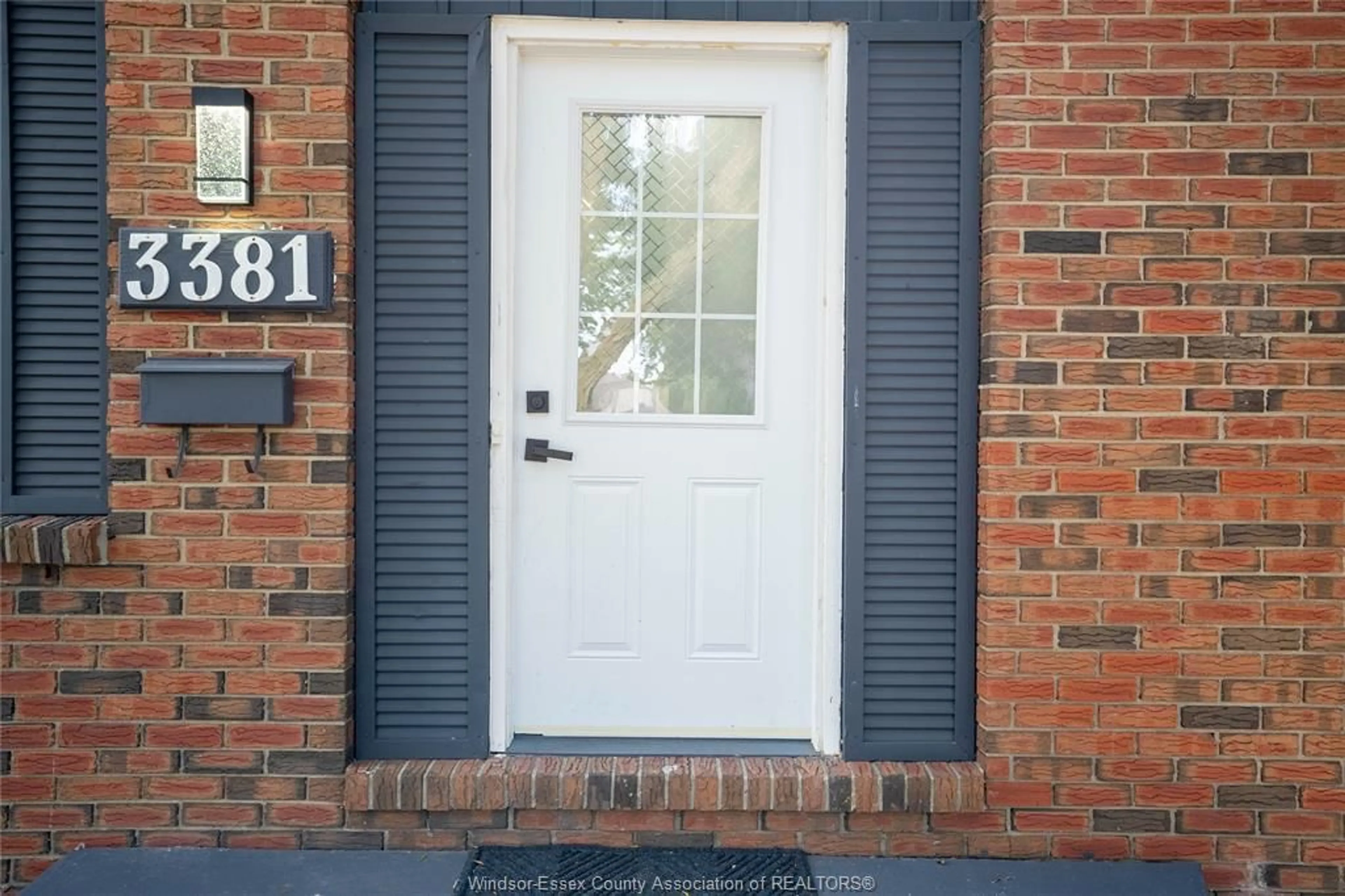 Home with brick exterior material, street for 3381 Pineview Cres, Windsor Ontario N8R 2A6