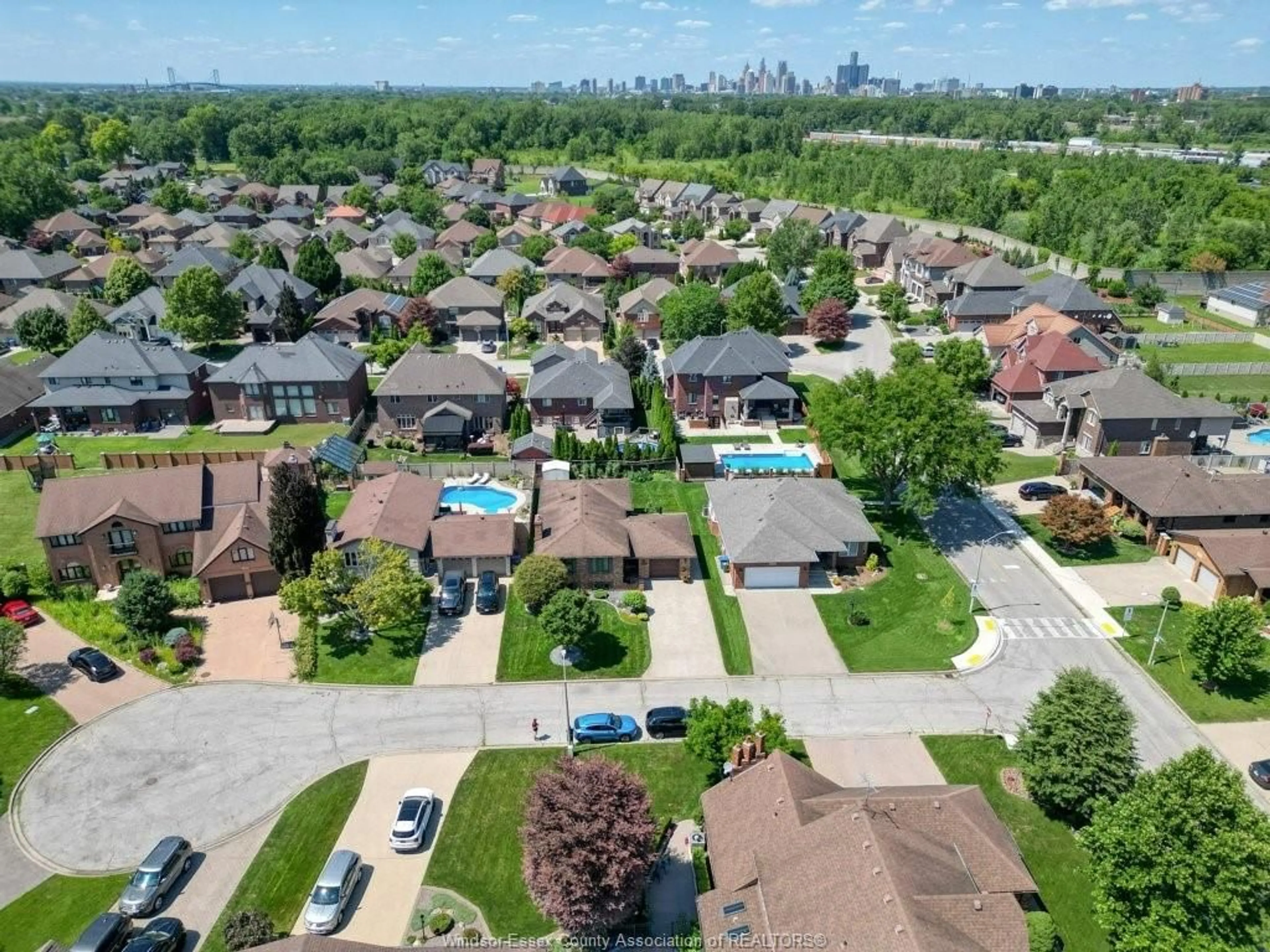 A pic from outside/outdoor area/front of a property/back of a property/a pic from drone, street for 1030 Dandurand Crt, Windsor Ontario N9E 4K5