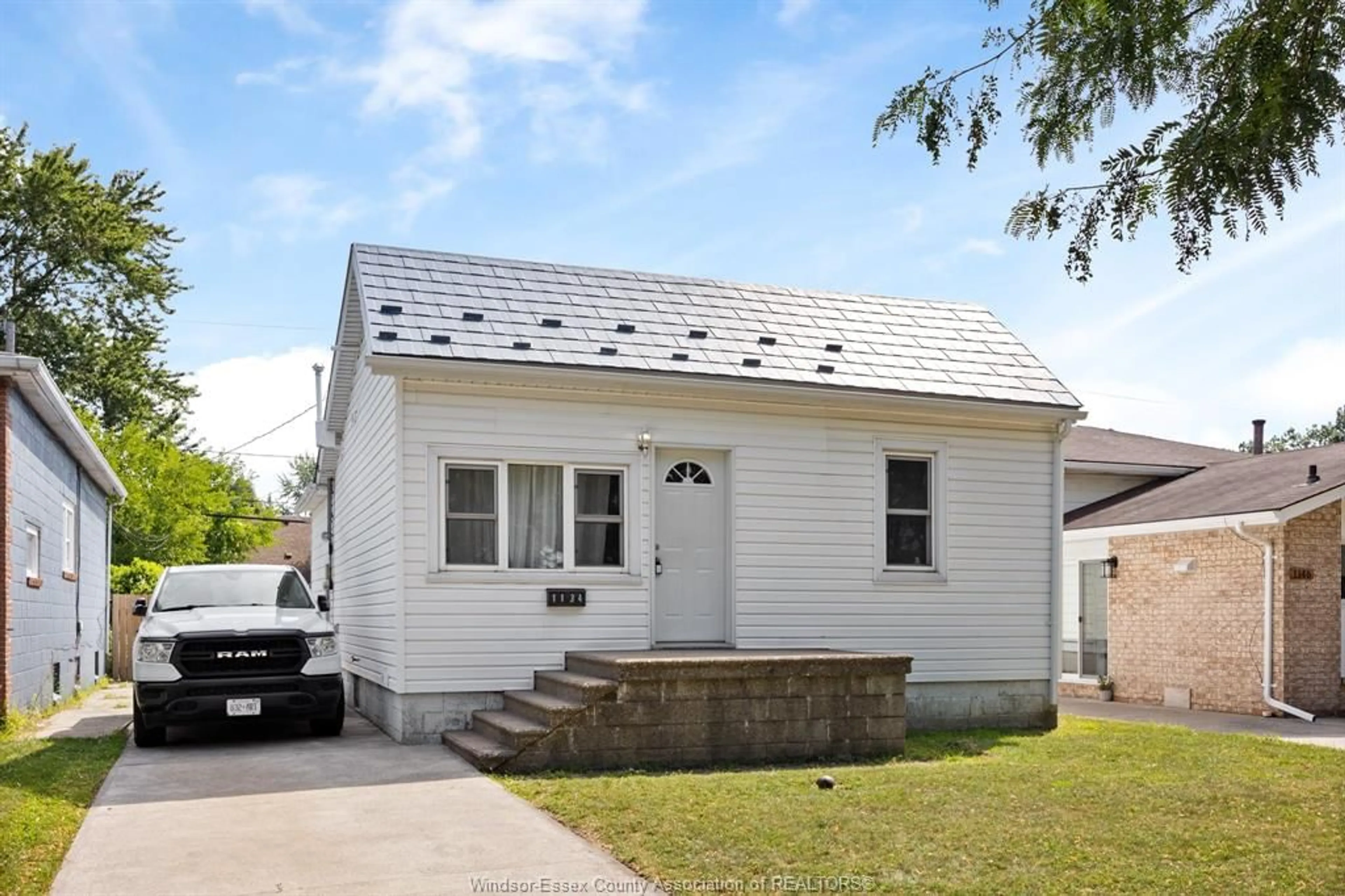 Home with vinyl exterior material, street for 1134 CALIFORNIA, Windsor Ontario N9B 2Z9