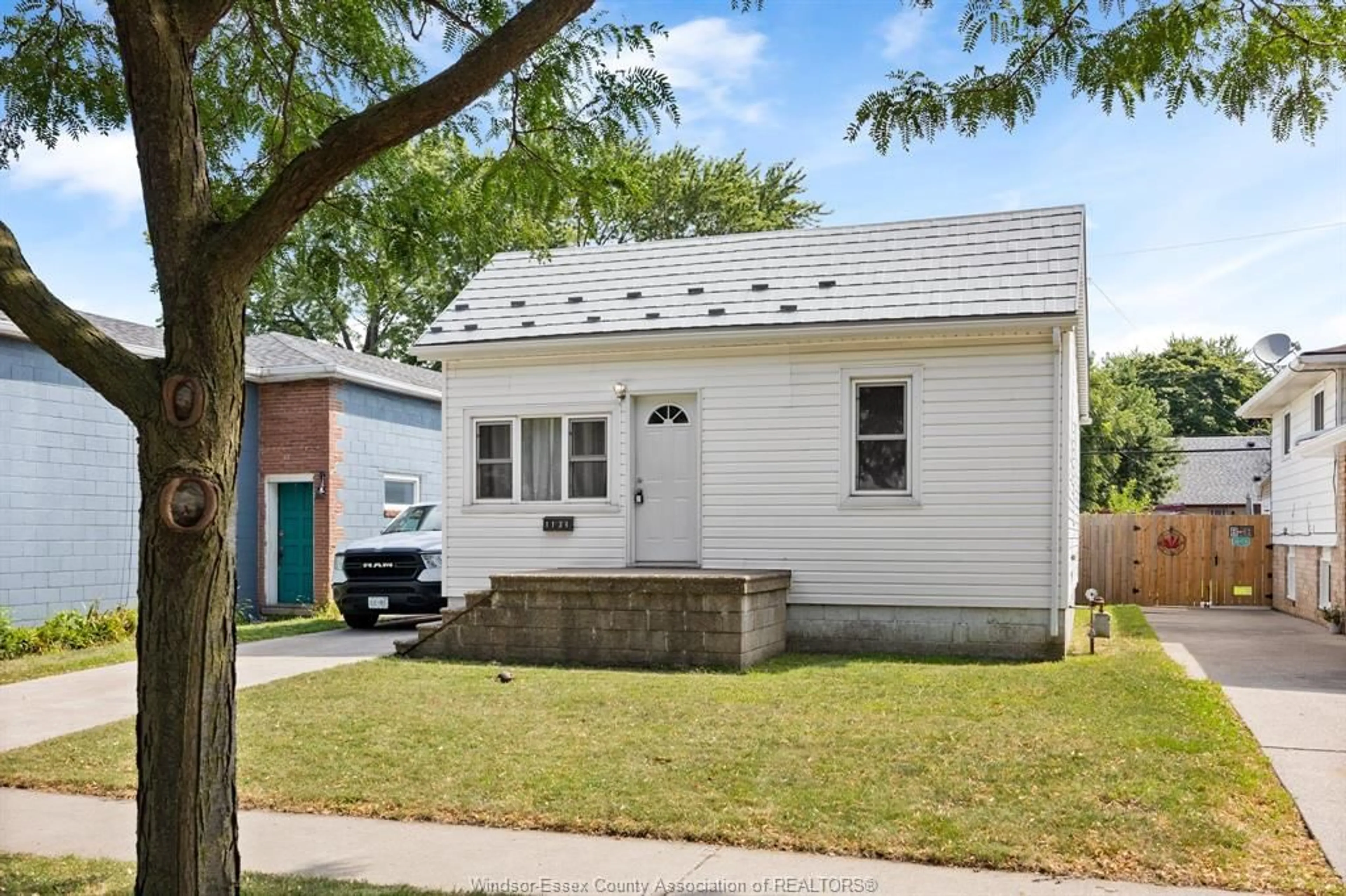 Unknown for 1134 CALIFORNIA, Windsor Ontario N9B 2Z9