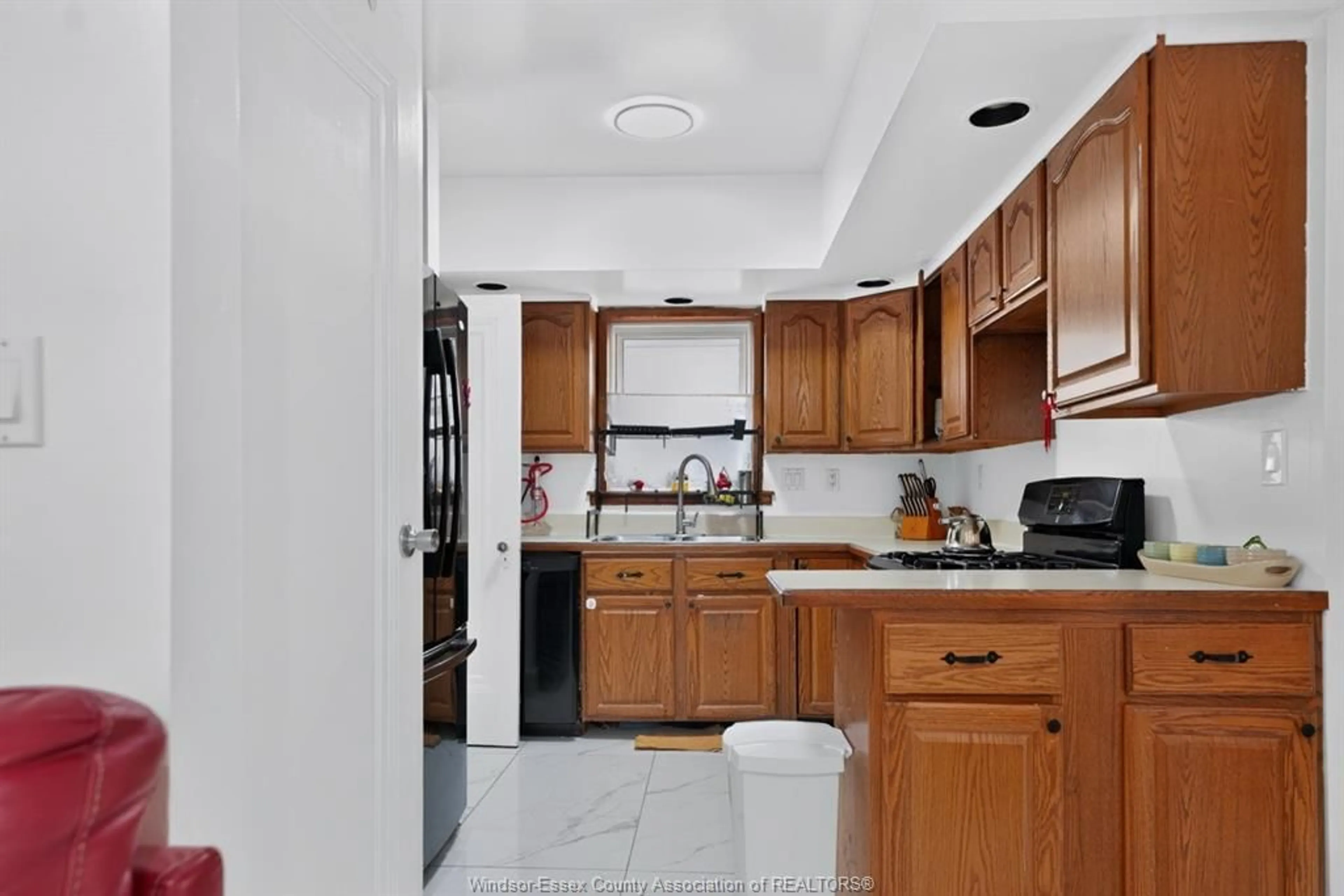Standard kitchen, ceramic/tile floor for 852 REEDMERE, Windsor Ontario N8S 2L7